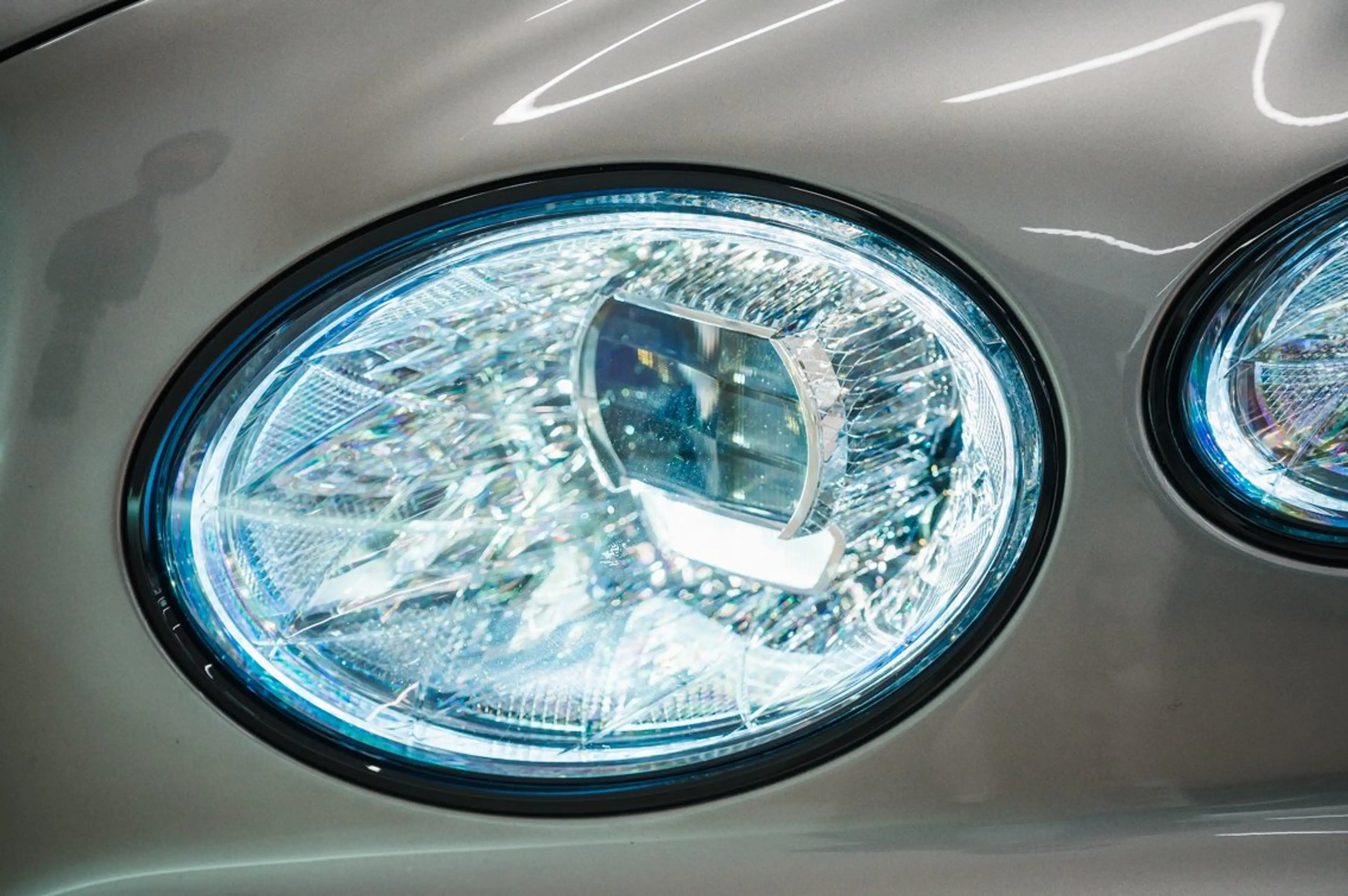 Bentley Bentayga 3.0 Turbo V6 PHEV S — photo 15