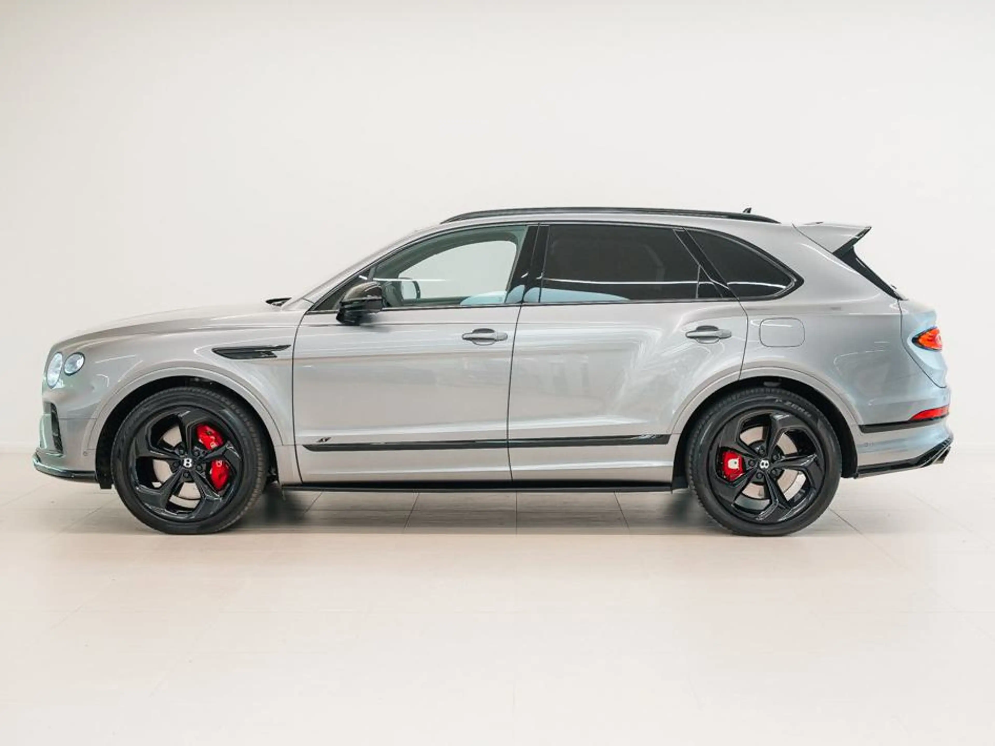 Bentley Bentayga 3.0 Turbo V6 PHEV S — photo 2