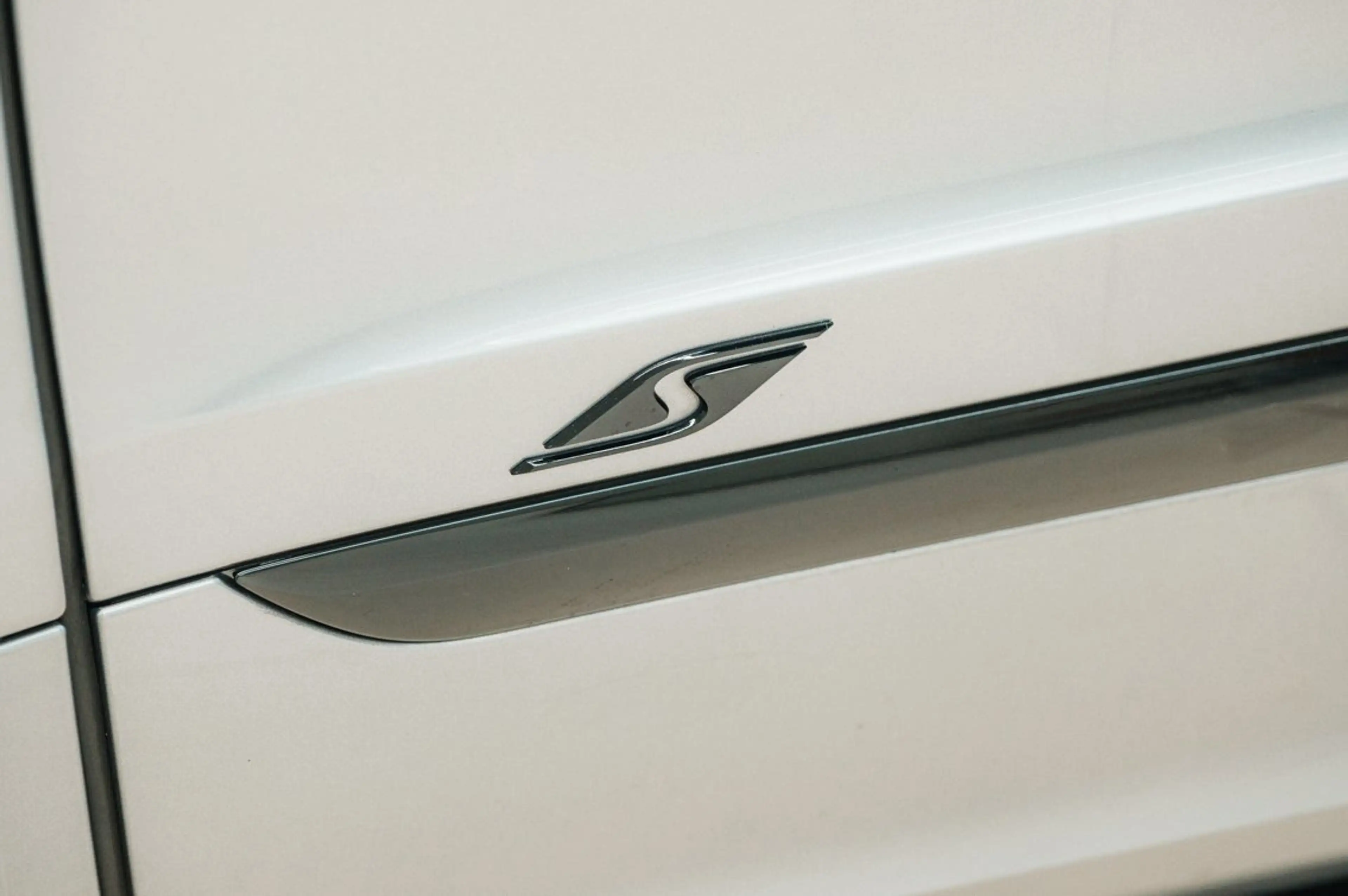 Bentley Bentayga 3.0 Turbo V6 PHEV S — photo 8