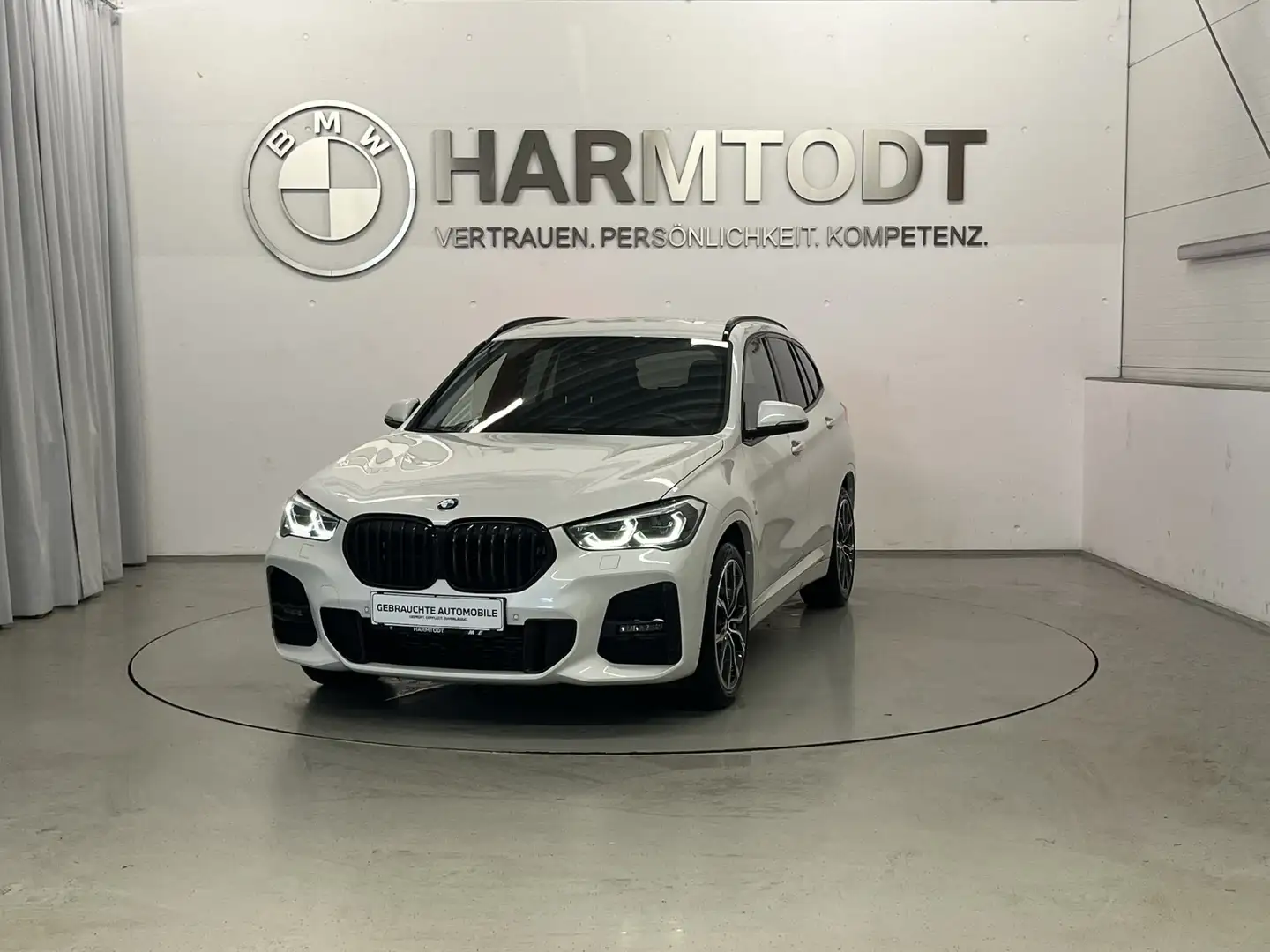 BMW X1 xDrive18d *M-Sportpaket / Head-Up / LED* Weiß - 2