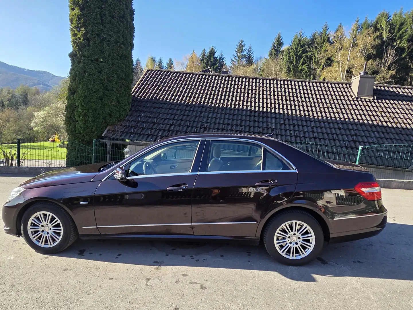 Mercedes-Benz 200 Elegance - 1