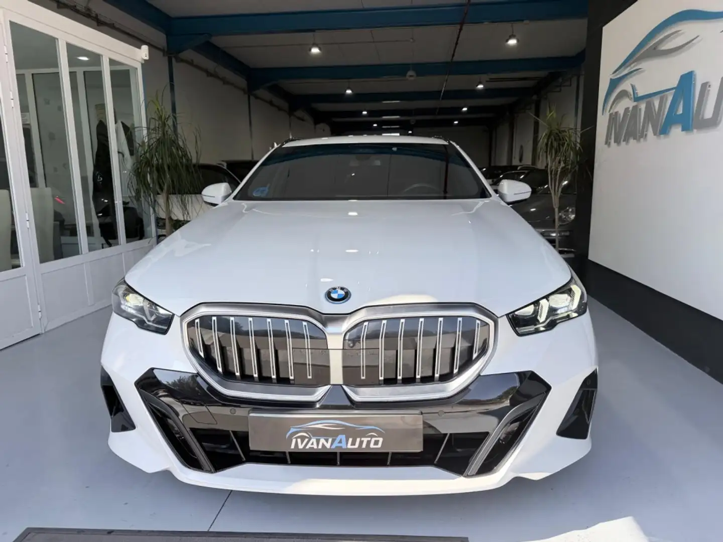 BMW 530 530e Touring xDrive M Sport Pro Blanco - 2
