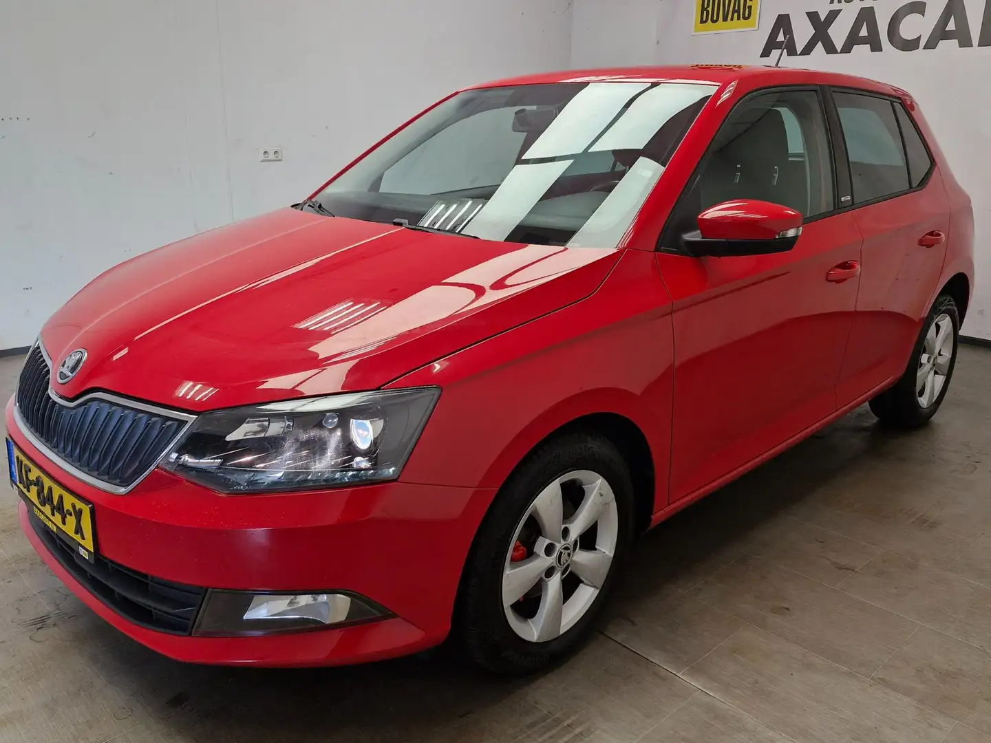 Skoda Fabia 1.0 JOY BOVAG GARANTIE ! AIRCO ! NIEUWE APK ! Rood - 2