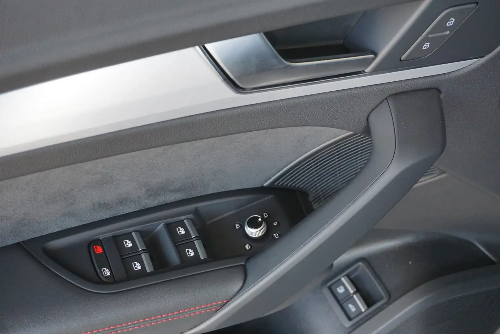 Car Image 29