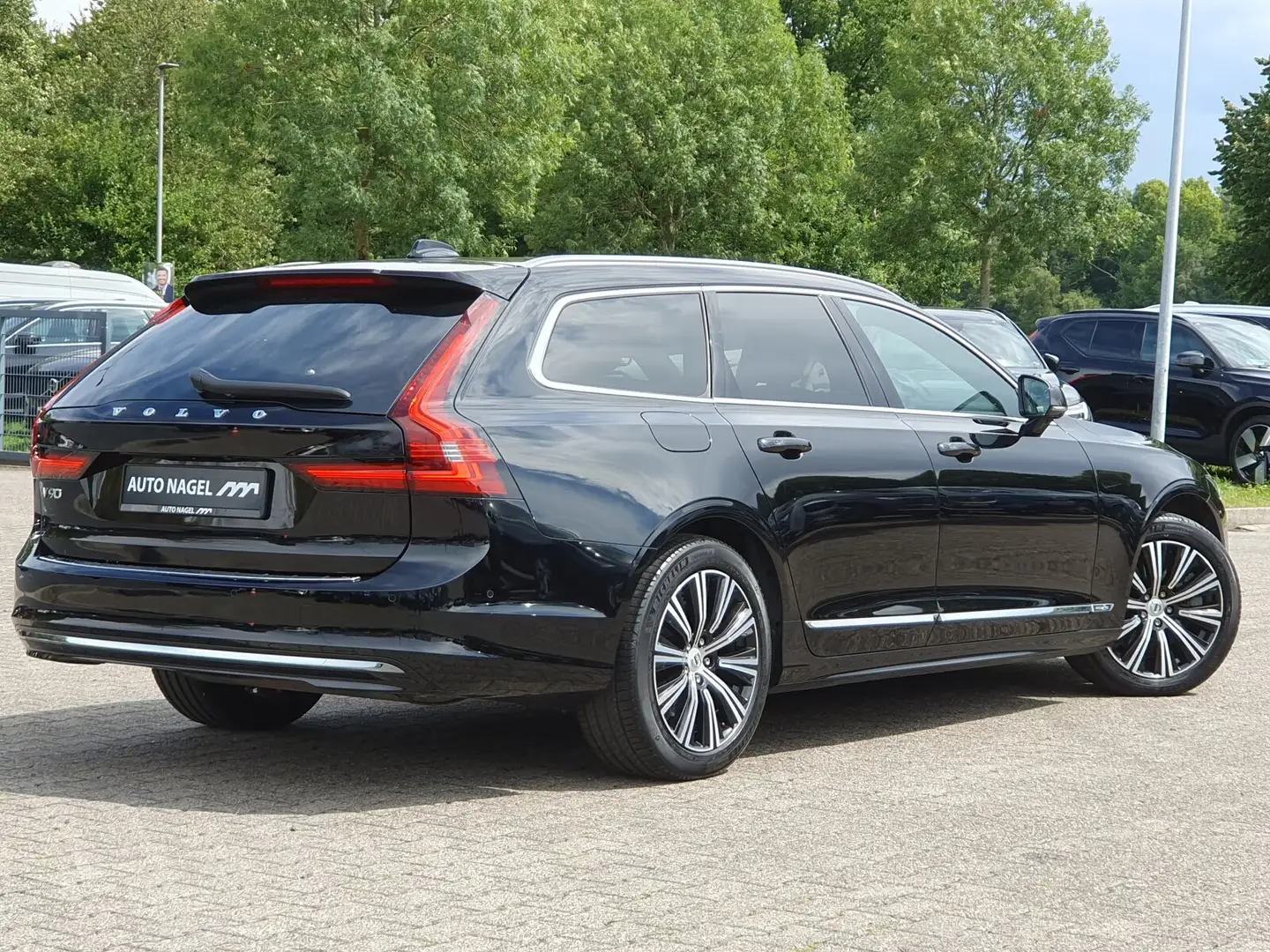 Volvo V90 V90 Recharge T6 Inscription Expr AHK|PANO|STANDH Schwarz - 2