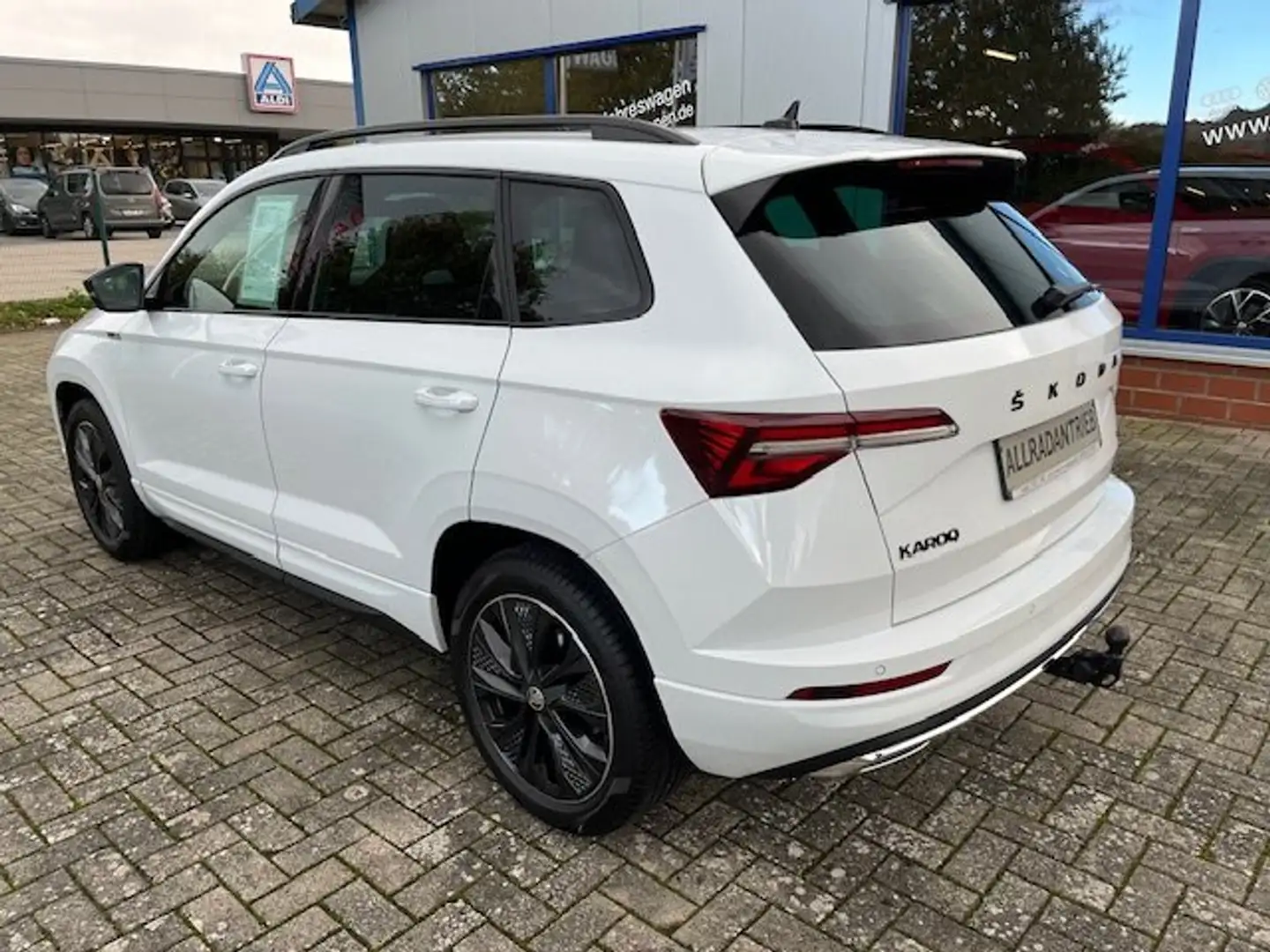 Skoda Karoq 2.0 TSI DSG 4x4 Sportline Navi ACC DCC AHK Pano Weiß - 2