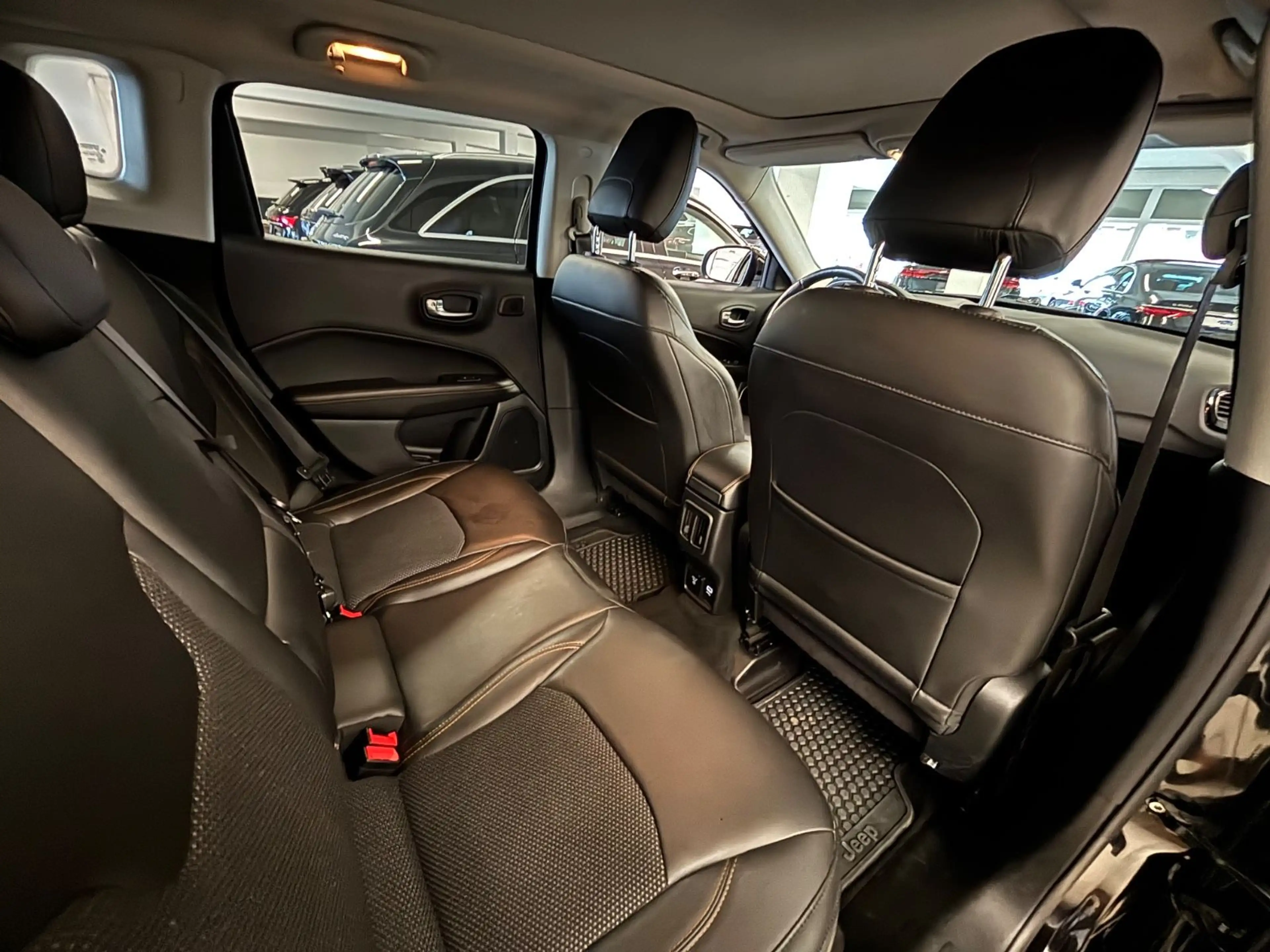 Jeep Compass Limited 4WD — photo 10
