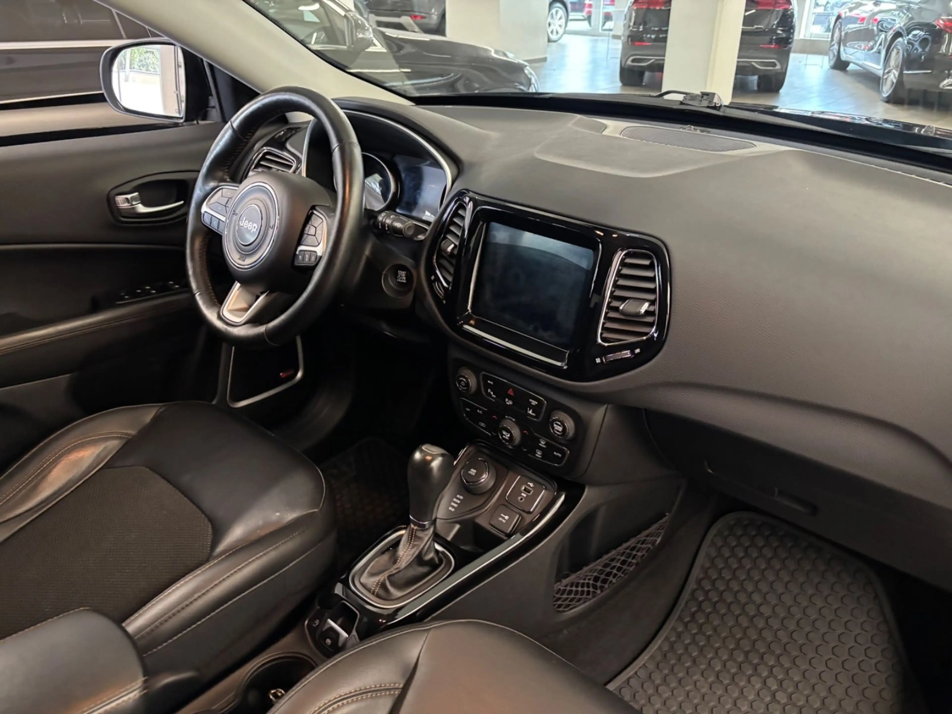Jeep Compass Limited 4WD — photo 14