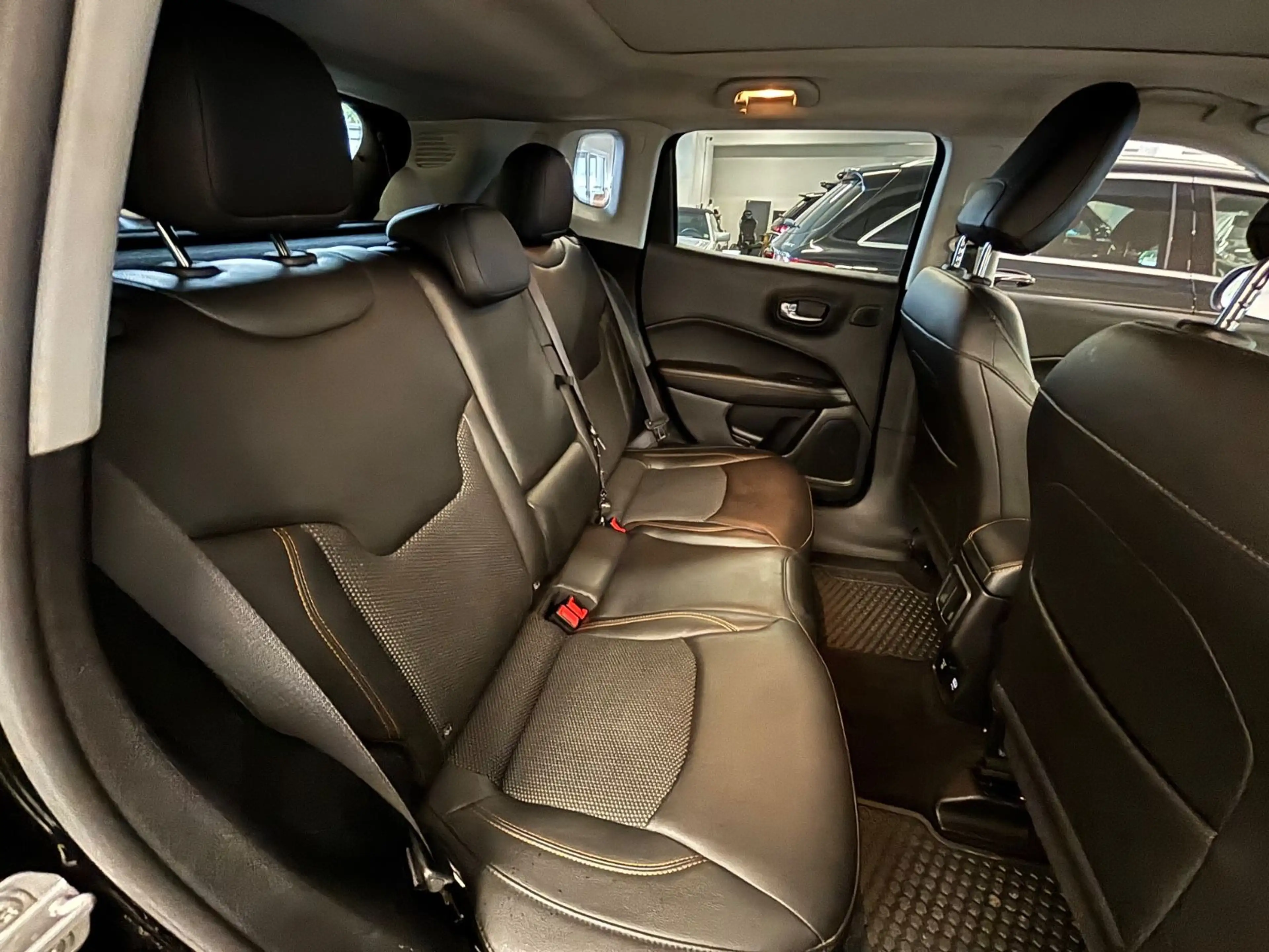 Jeep Compass Limited 4WD — photo 11