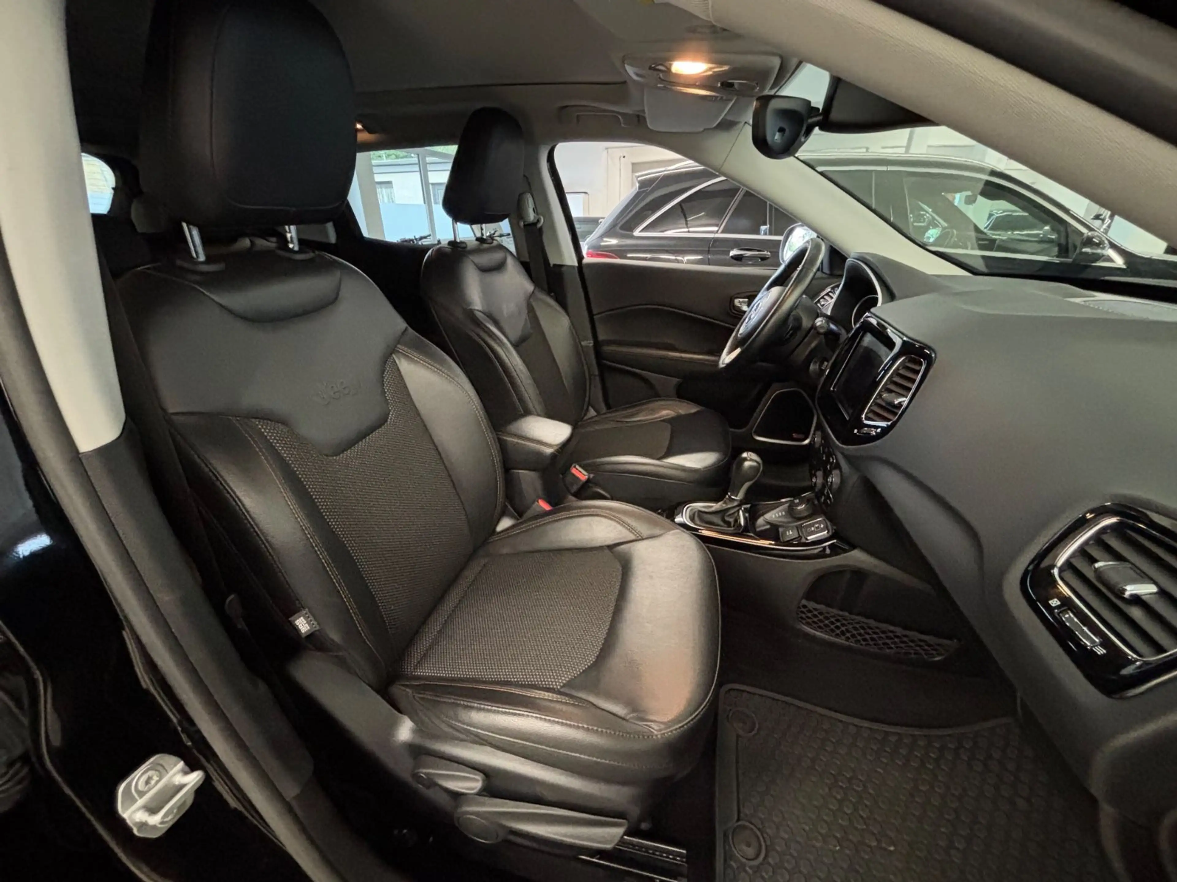 Jeep Compass Limited 4WD — photo 15