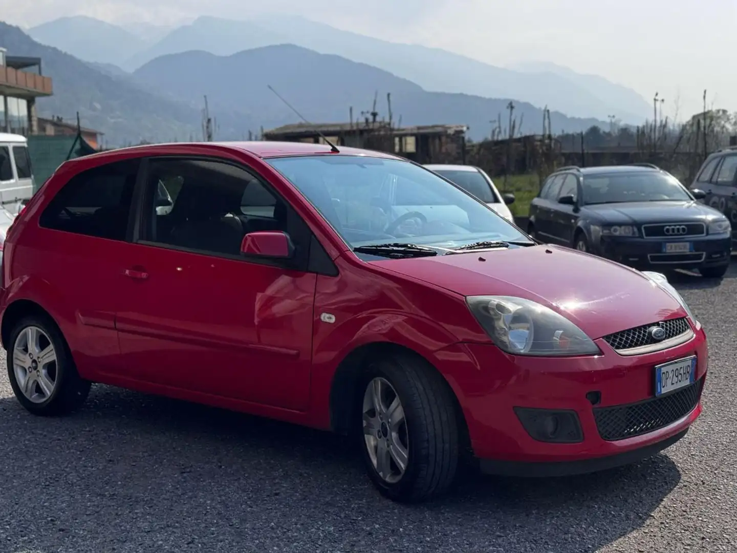 Ford Fiesta 1.2 16V 3p. Ghia NEOPATENTATI Rood - 2