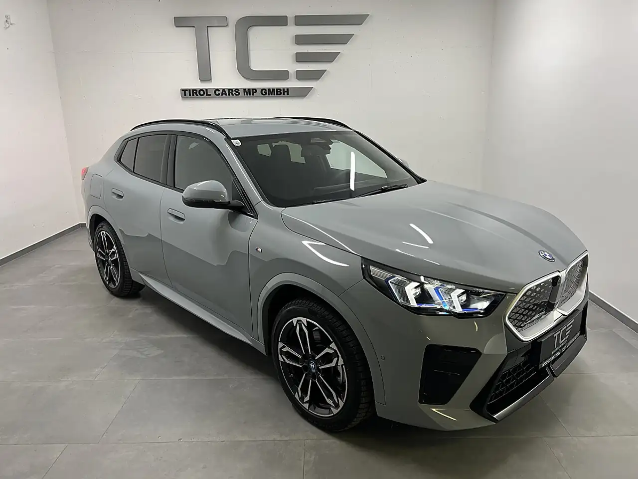 BMW iX2 xDrive30 66,5kWh, M Paket, Iconic Glow, HUD,