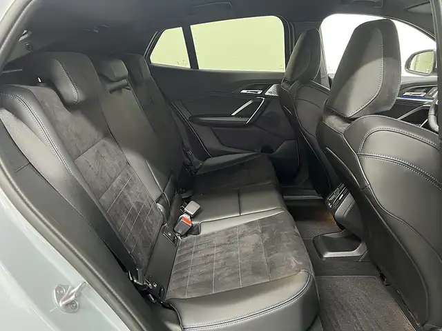 BMW iX2 xDrive30 66,5kWh, M Paket, Iconic Glow, HUD, Ansicht 13