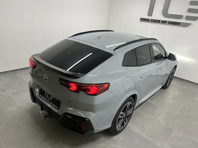 BMW iX2 xDrive30 66,5kWh, M Paket, Iconic Glow, HUD, Ansicht 7