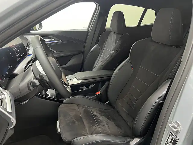 BMW iX2 xDrive30 66,5kWh, M Paket, Iconic Glow, HUD, Ansicht 9