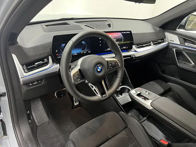 BMW iX2 xDrive30 66,5kWh, M Paket, Iconic Glow, HUD, Ansicht 8