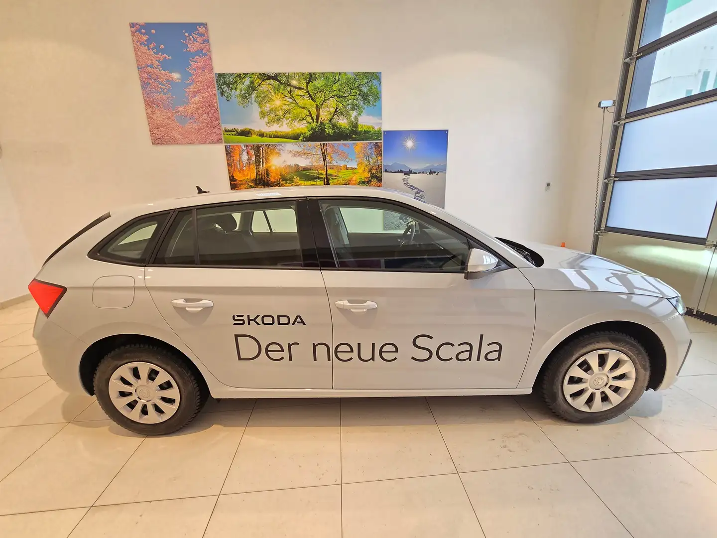 Skoda Scala Essence Weiß - 2