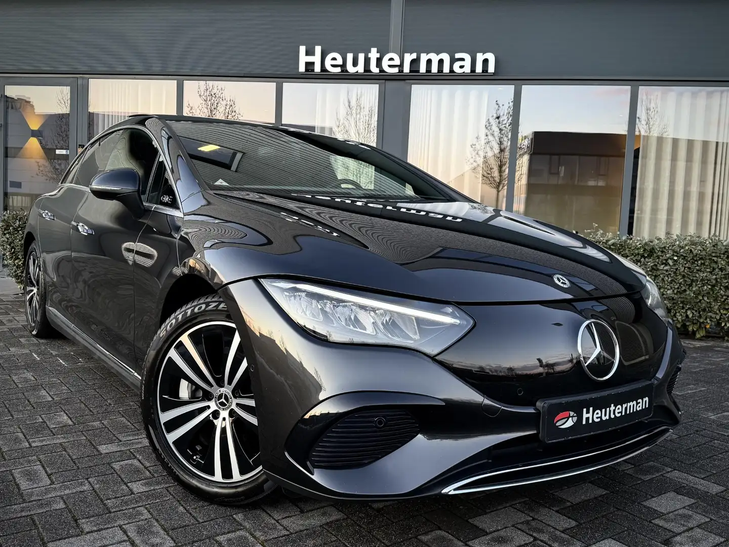 Mercedes-Benz EQE 300 Business Edition 89 kWh Gris - 1