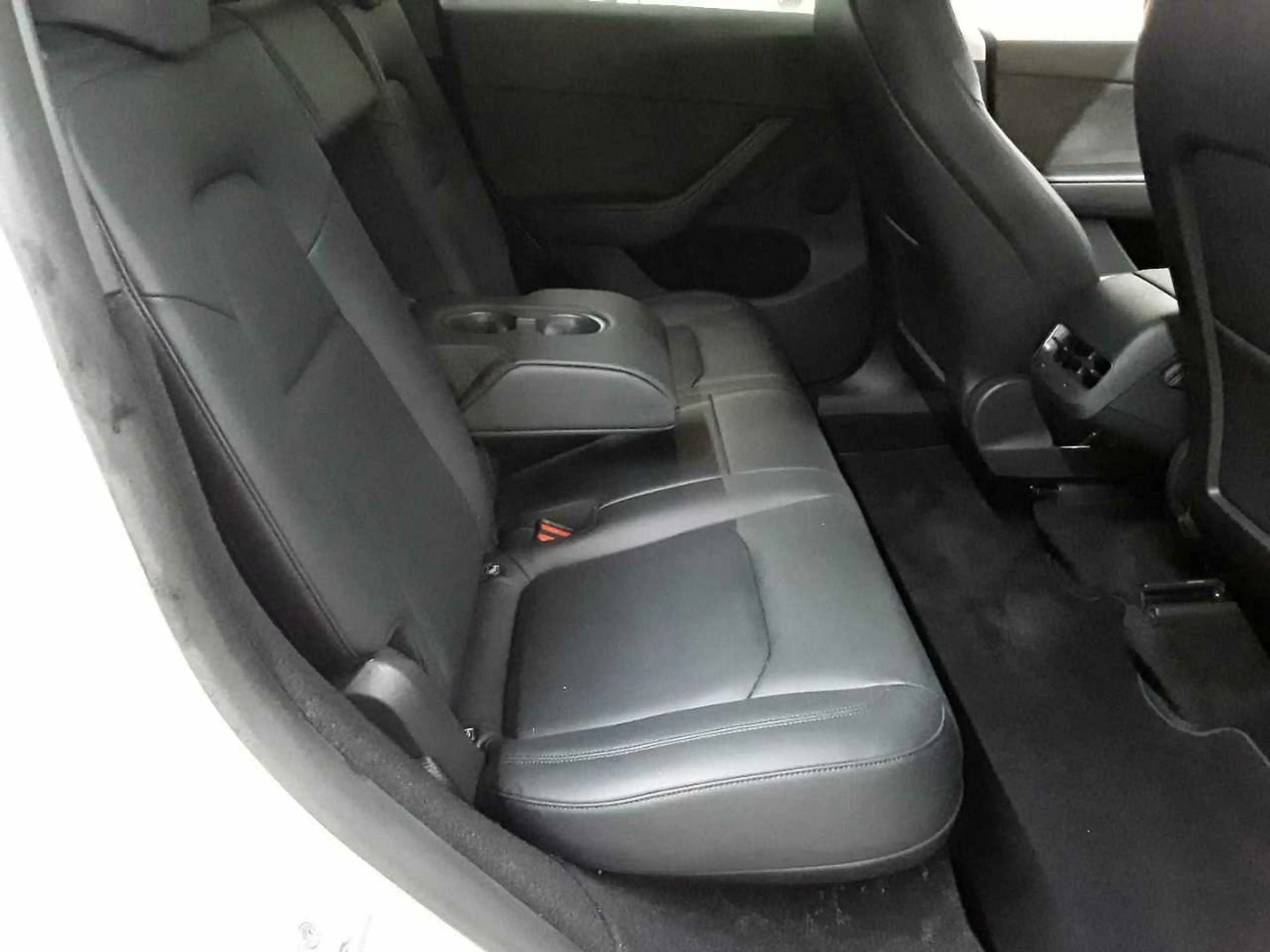 Tesla Model Y Long Range Dual Motor AWD — photo 14