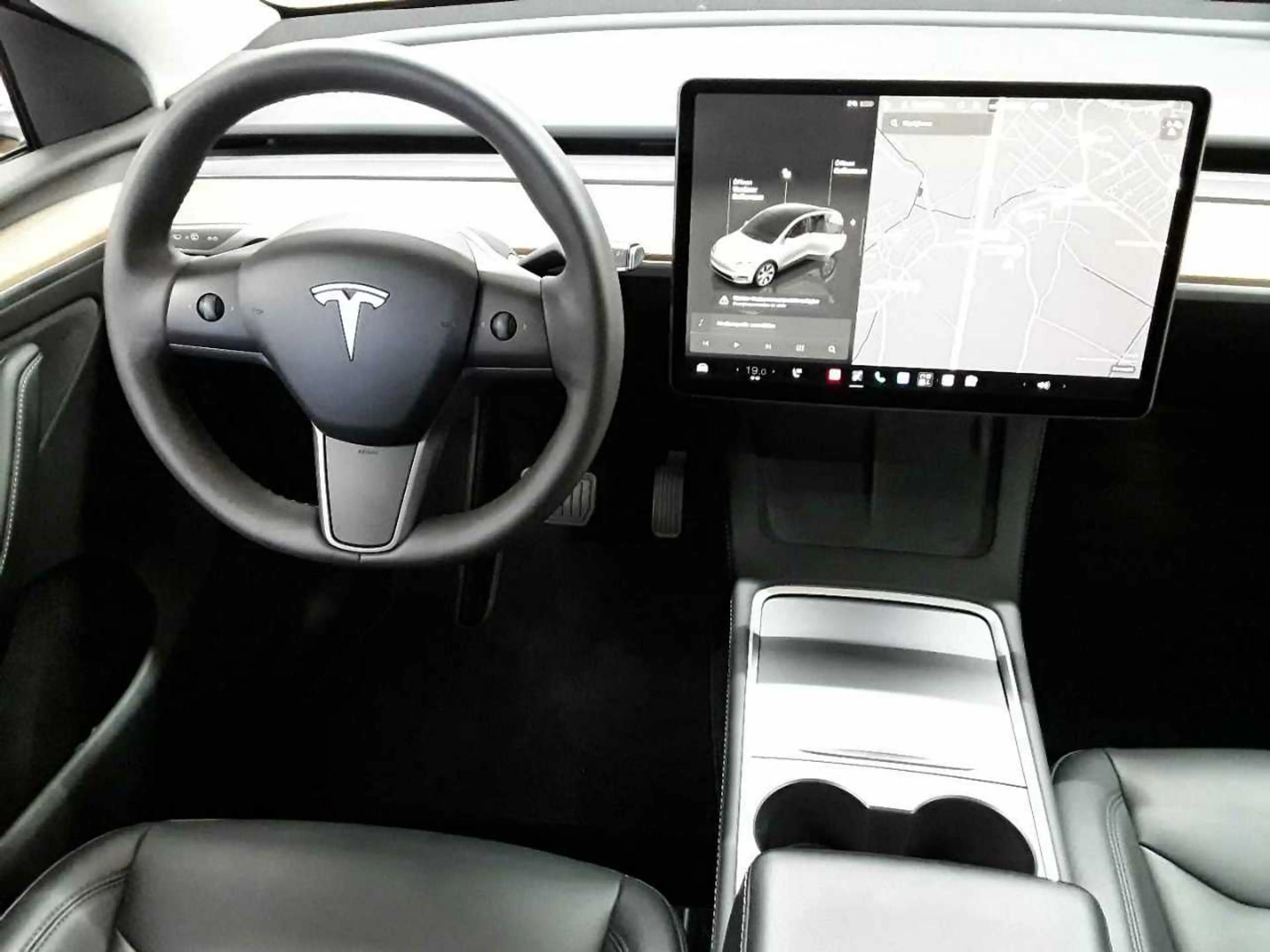 Tesla Model Y Long Range Dual Motor AWD — photo 10