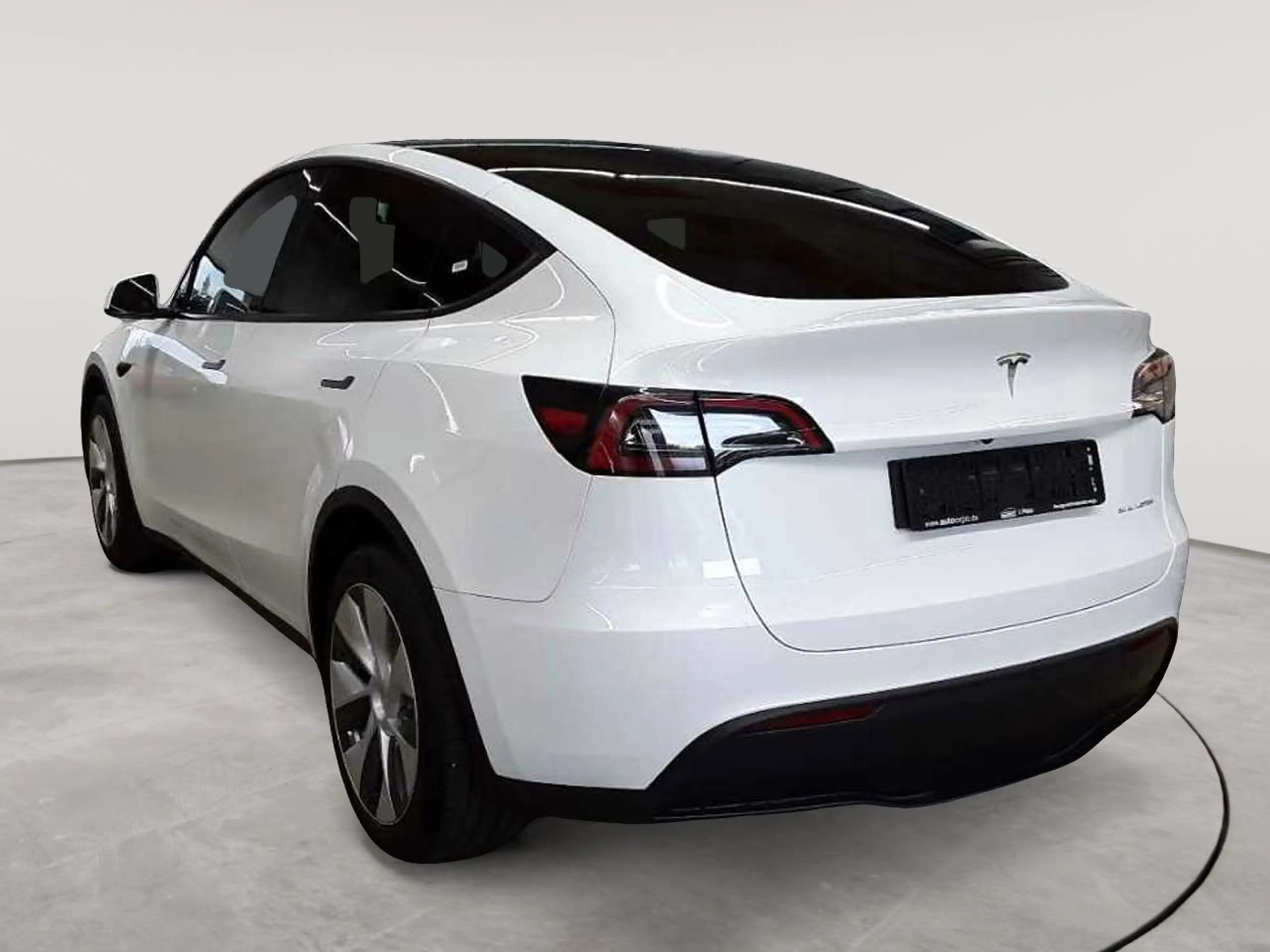 Tesla Model Y Long Range Dual Motor AWD — photo 5