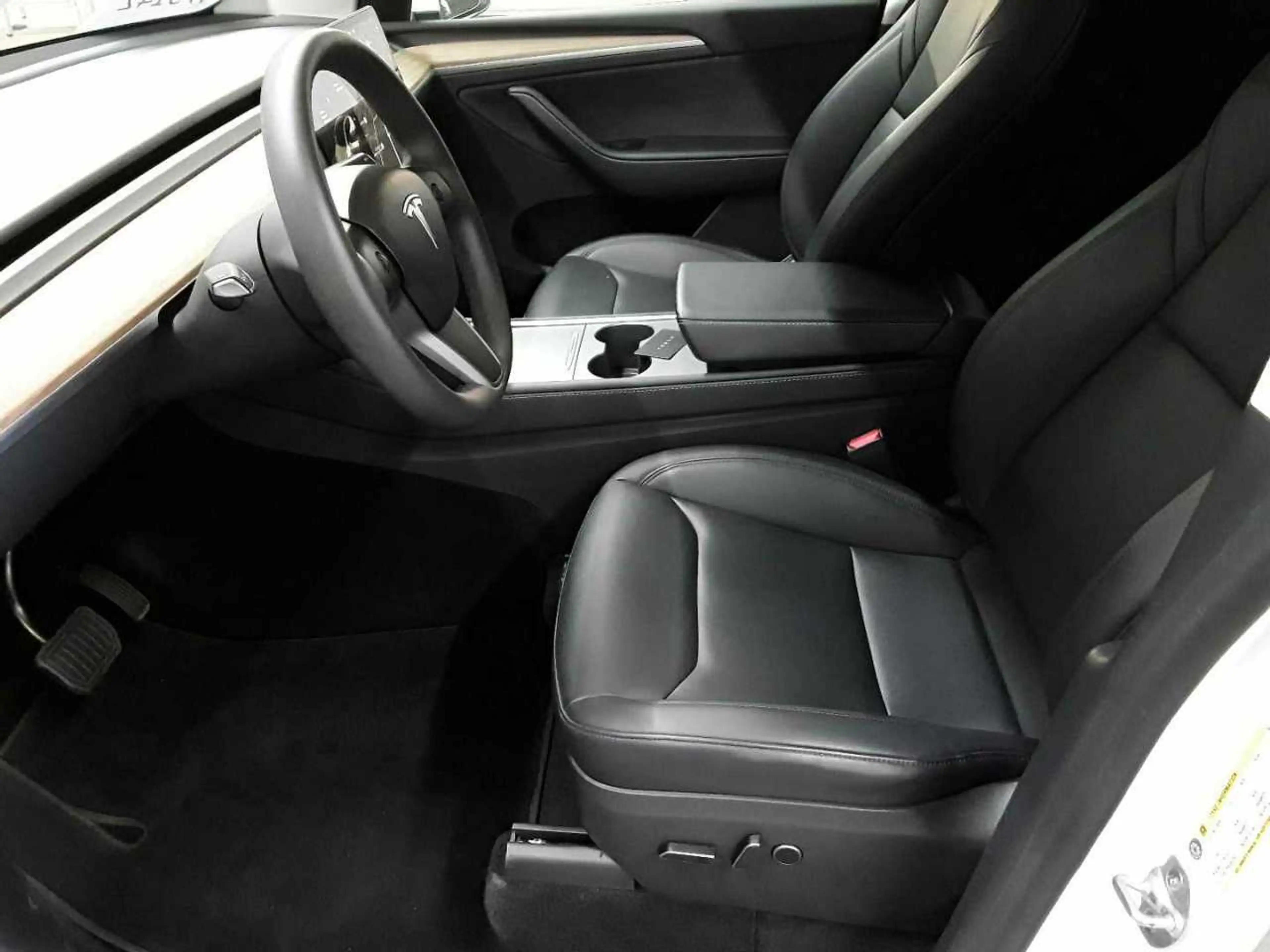 Tesla Model Y Long Range Dual Motor AWD — photo 7