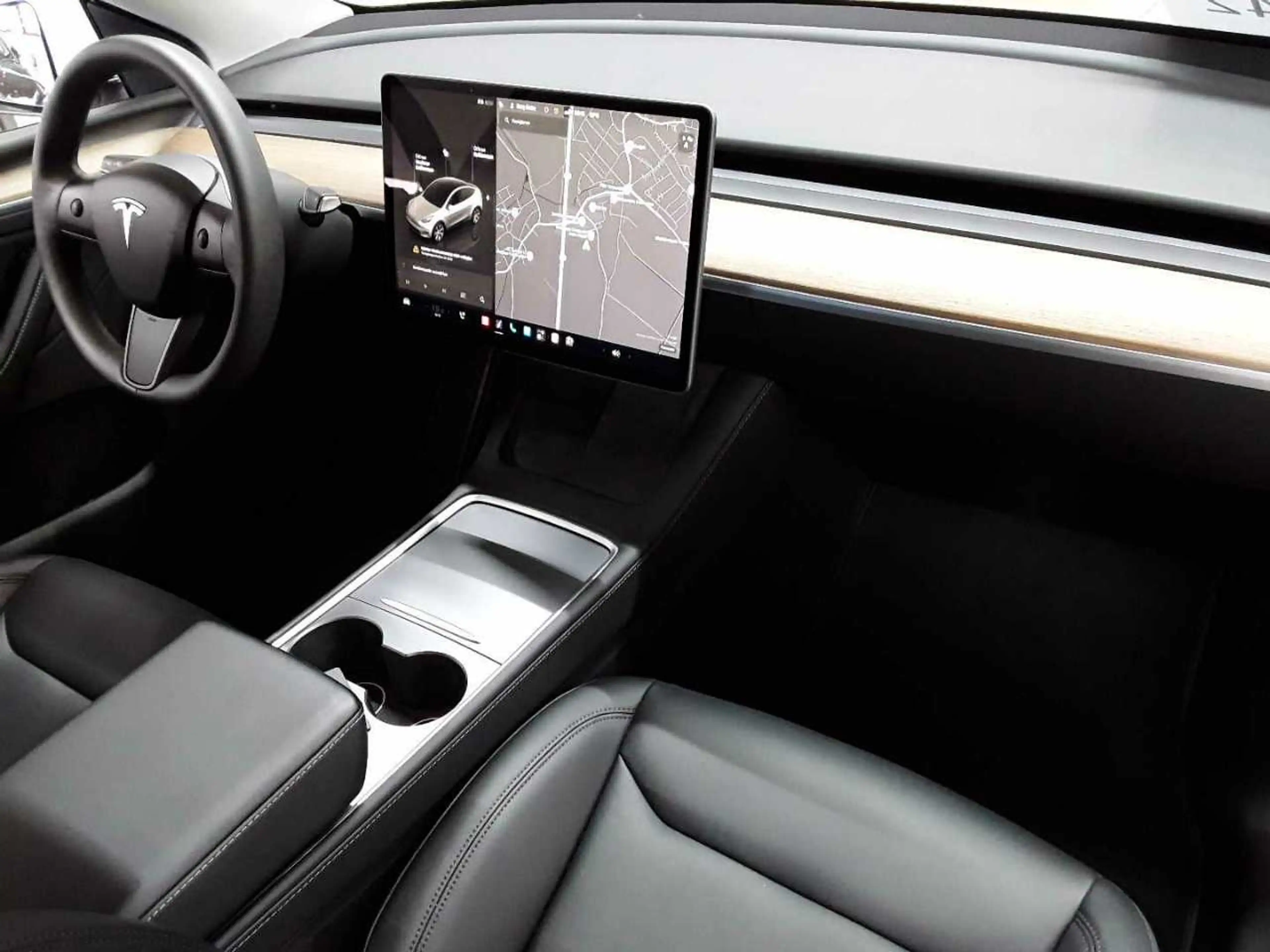 Tesla Model Y Long Range Dual Motor AWD — photo 9