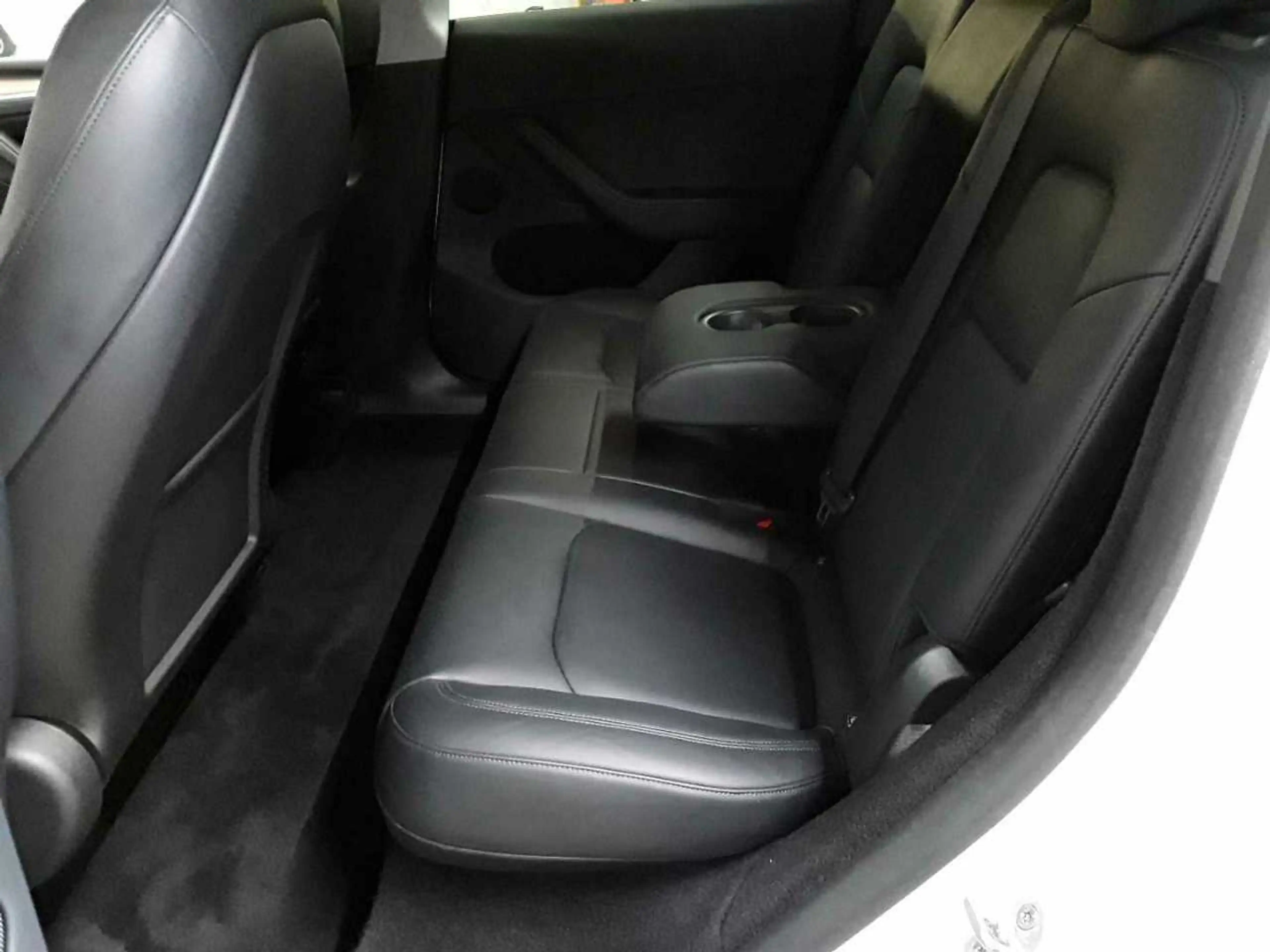 Tesla Model Y Long Range Dual Motor AWD — photo 13