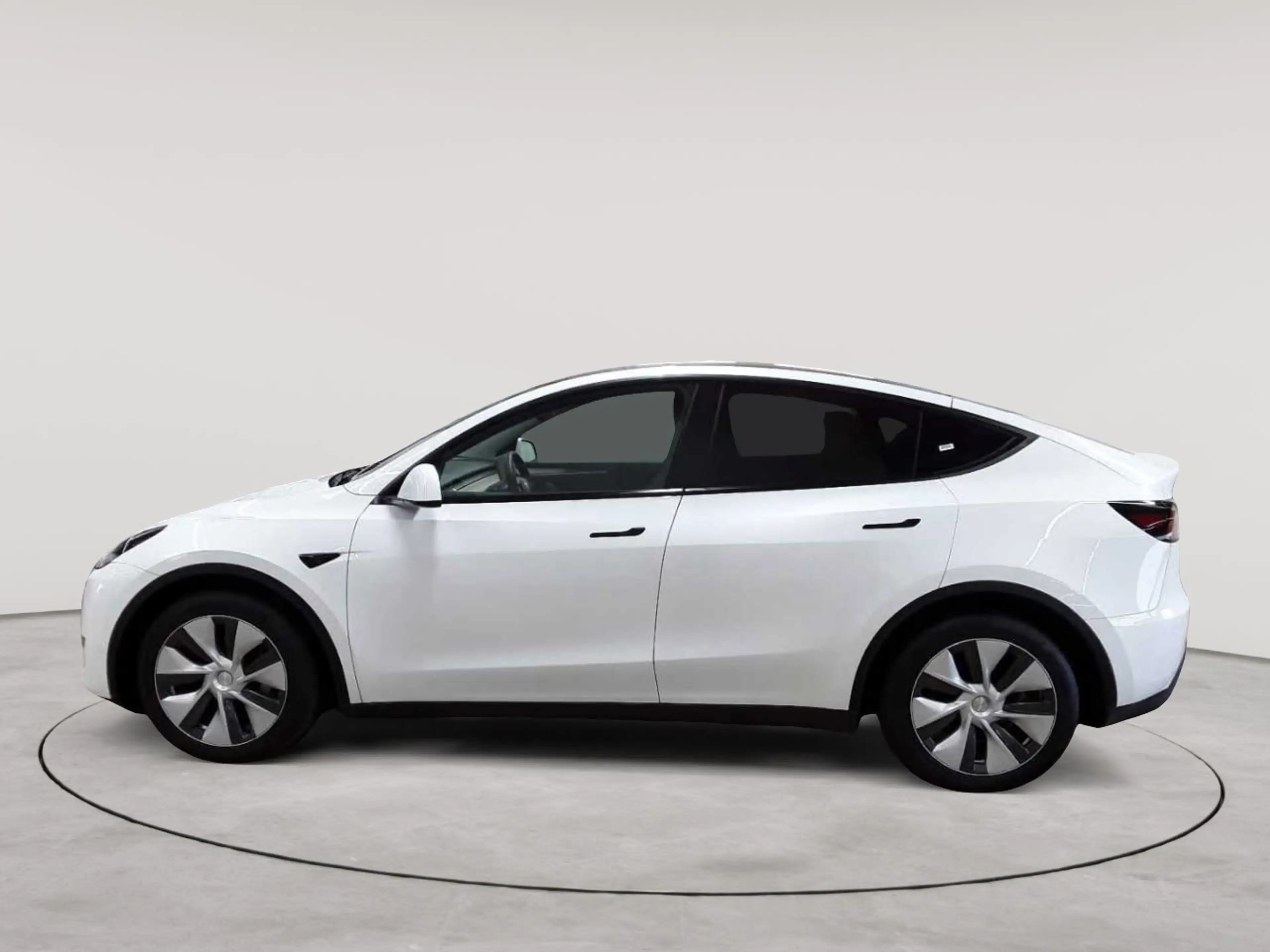 Tesla Model Y Long Range Dual Motor AWD — photo 6