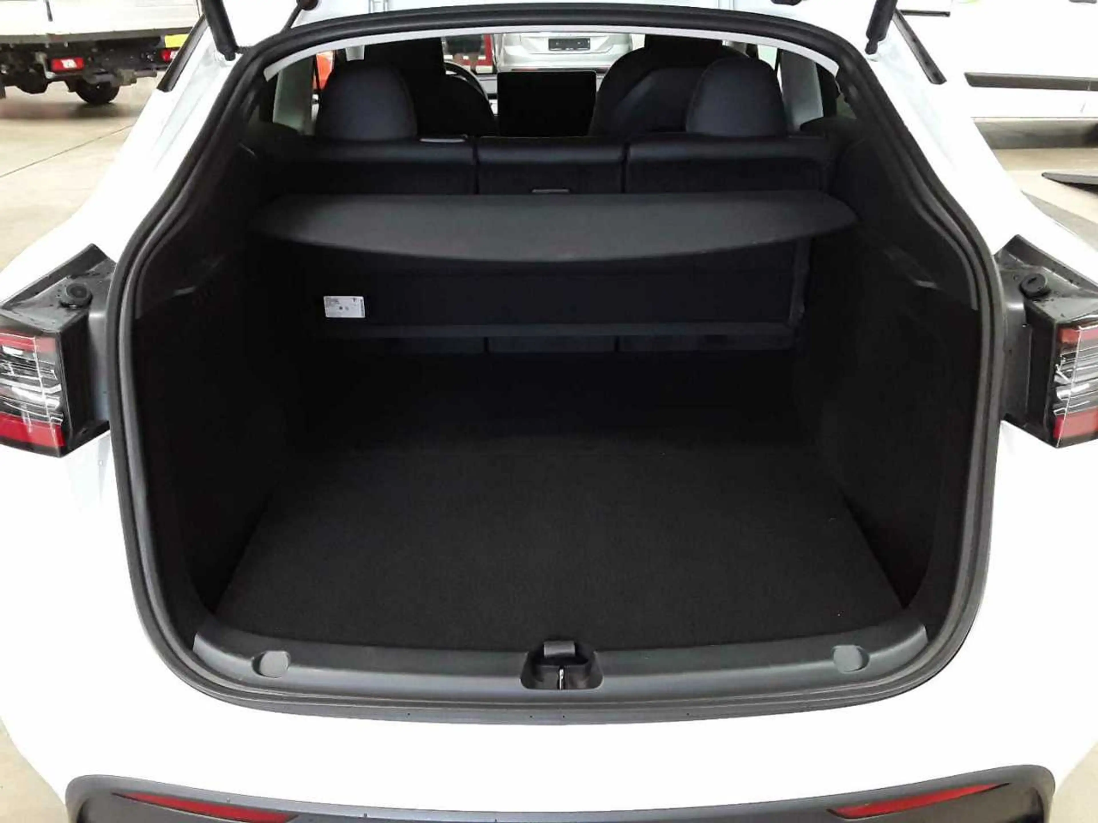 Tesla Model Y Long Range Dual Motor AWD — photo 15