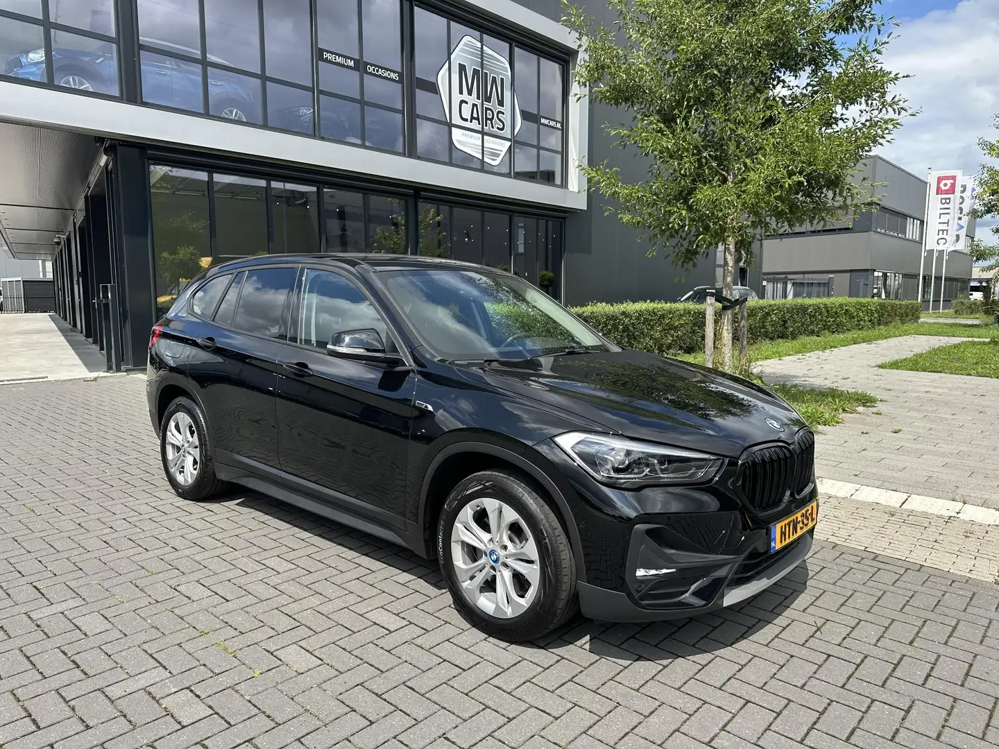 BMW X1 xDrive25e Exec Sportstoel, Navi, Camera, LED, Trek Negro - 1