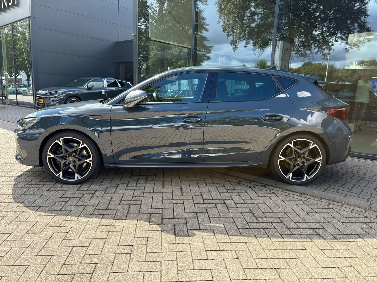 CUPRA Leon 1.5 TSI e-Hybrid VZ Performance 272PK | Navigatie Bleu - 2