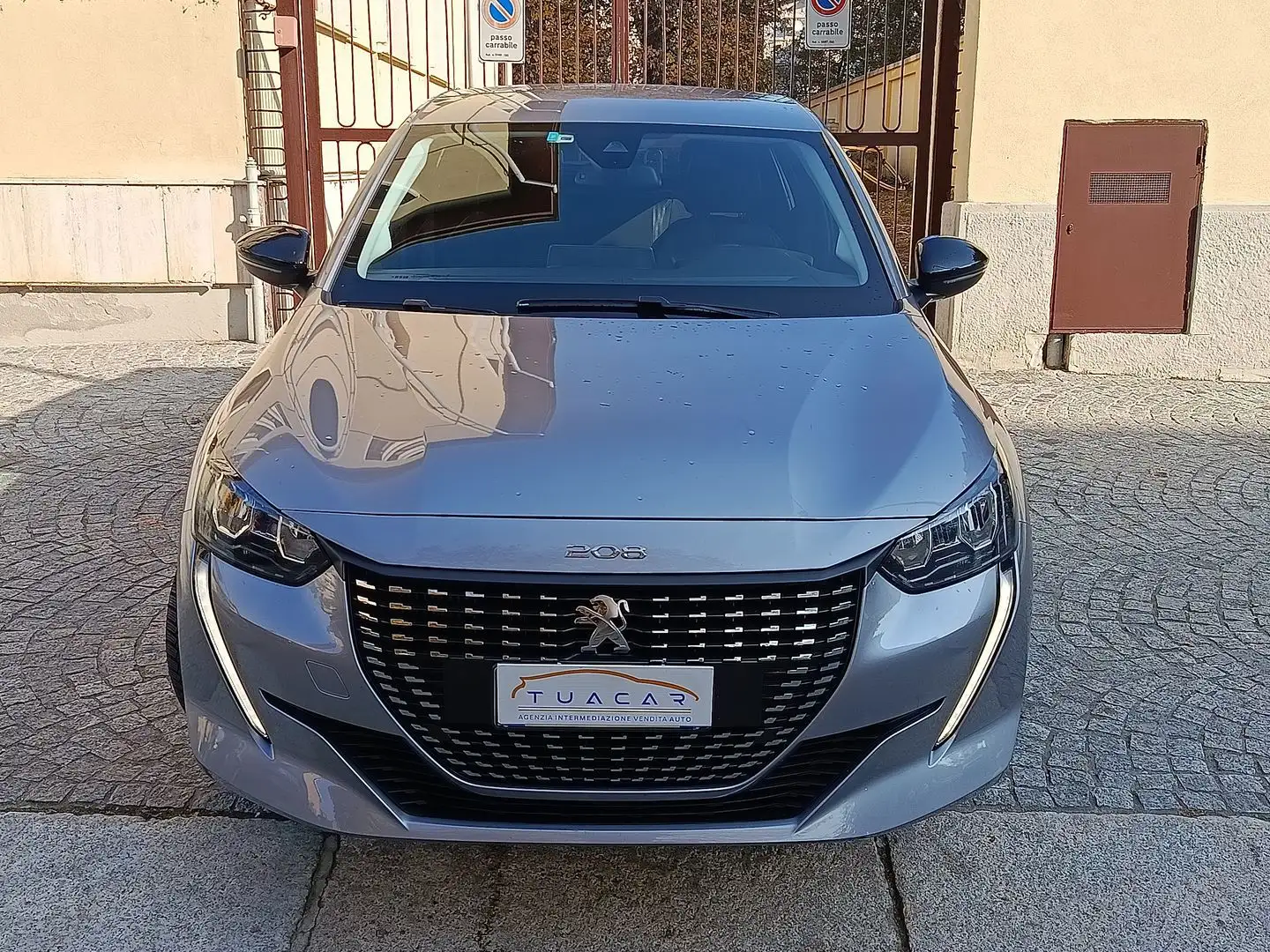 Peugeot 208 Allure 1.2 PureTech 100 Grau - 2