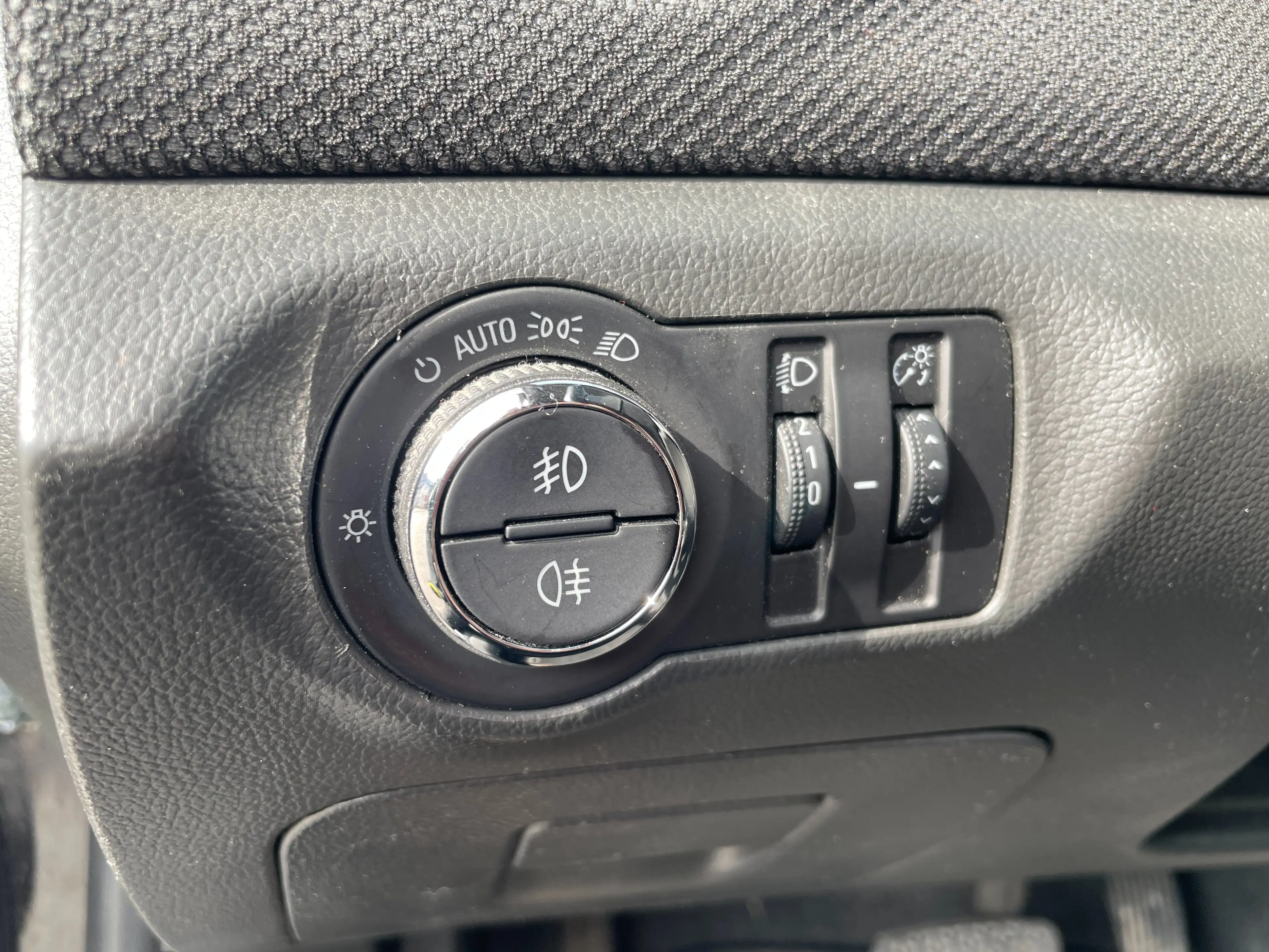 Chevrolet Cruze LTZ 2.0TDI 1.HD+KLIMA+NAVI+AHK+Teilleder+Temp+PDC — photo 13