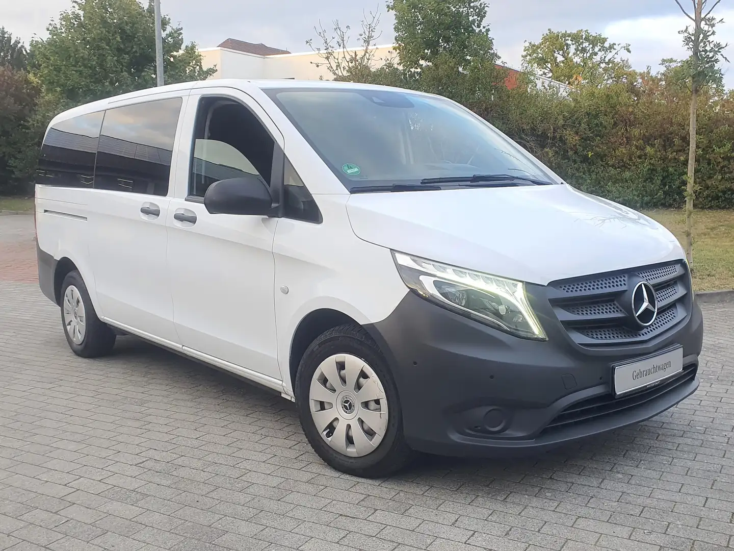 Mercedes-Benz Vito 114 Tourer lang 9G-TRONIC LED AHK PDC NAVI Weiß - 1