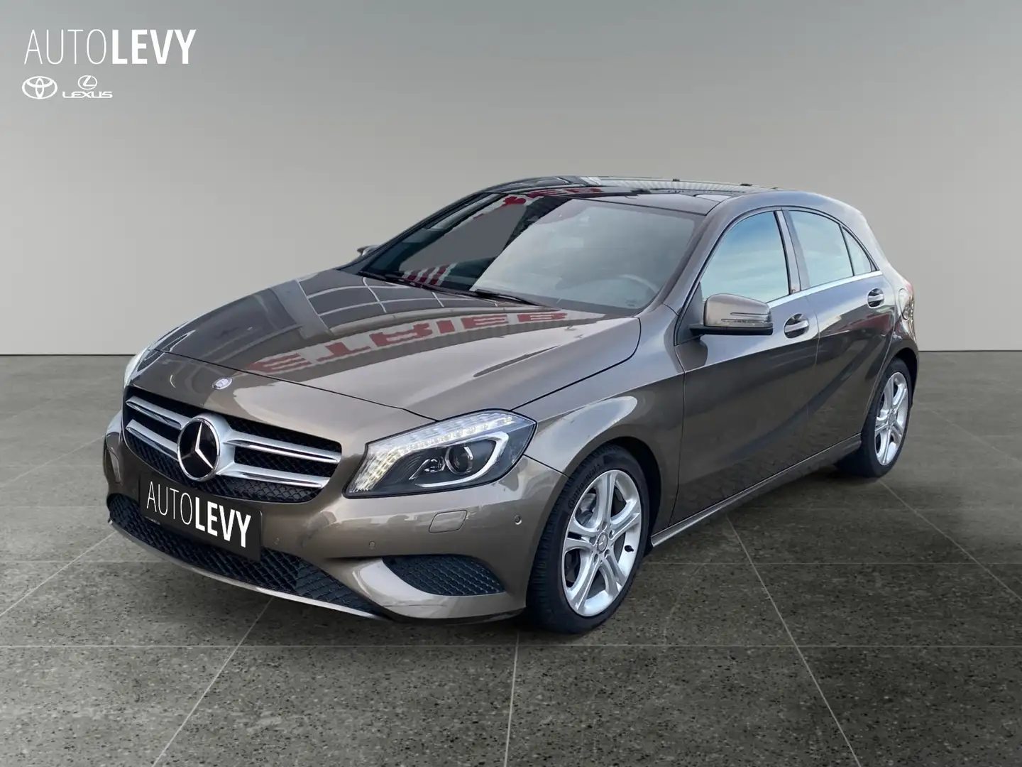 Mercedes-Benz A 200 BlueEfficiency Urban *PANO*SHZ*PDC*KAMERA* Gris - 2