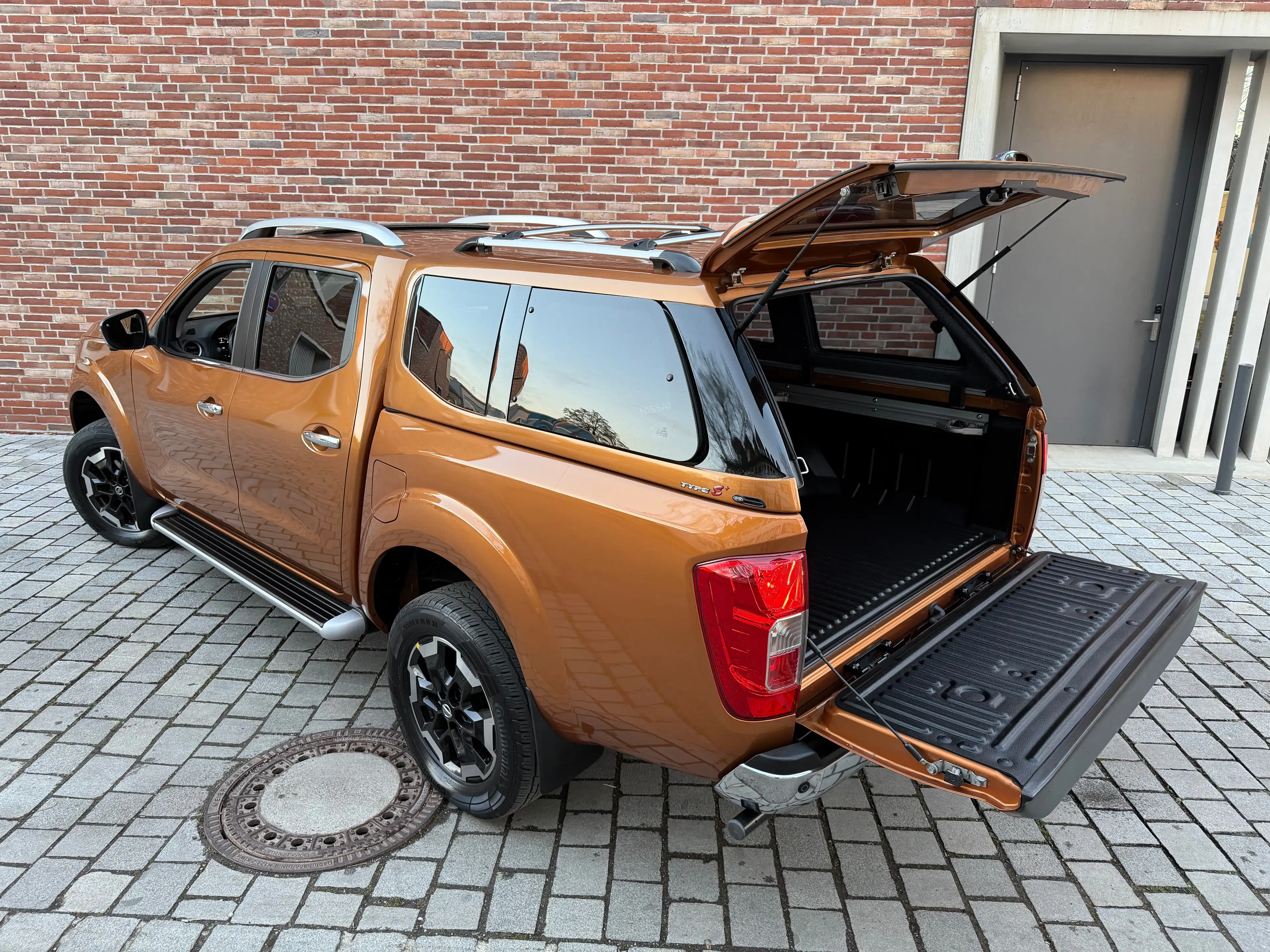Nissan Navara Tekna - HARDTOP + VOLLAUSSTATTUNG !