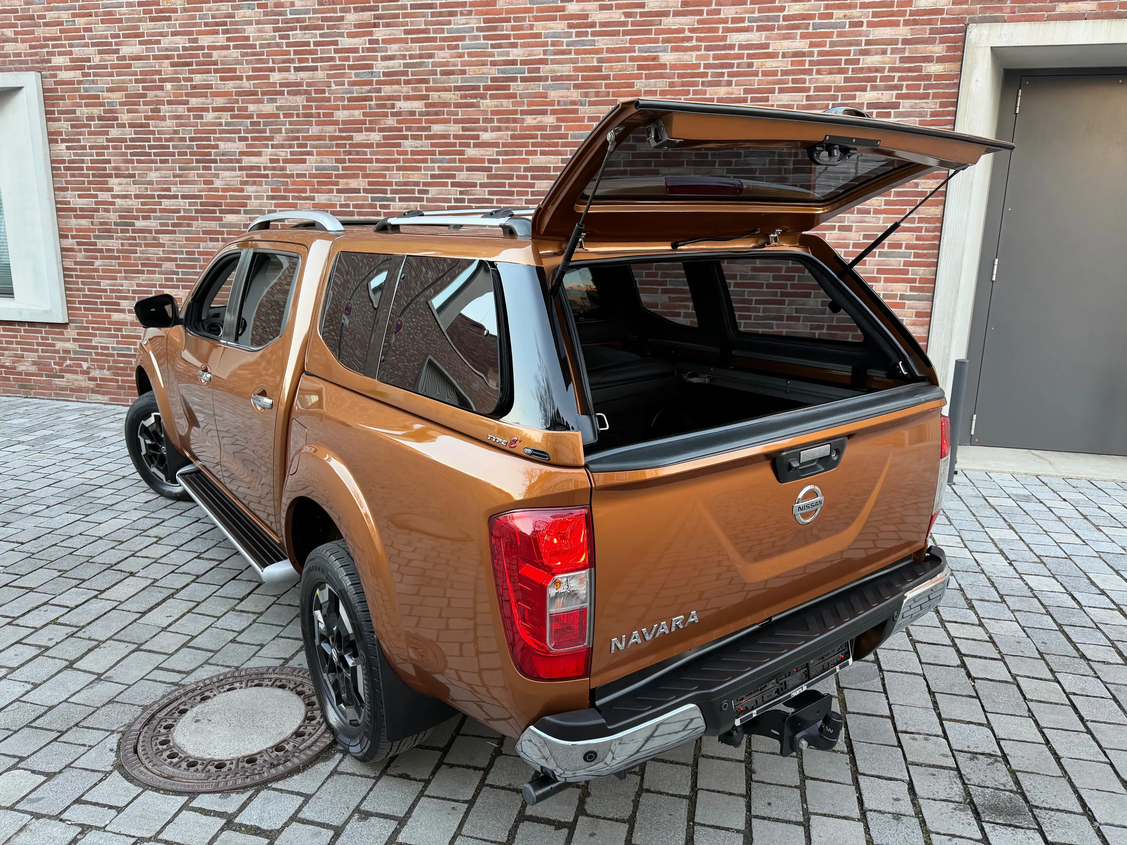 Nissan Navara Tekna - HARDTOP + VOLLAUSSTATTUNG ! — photo 2