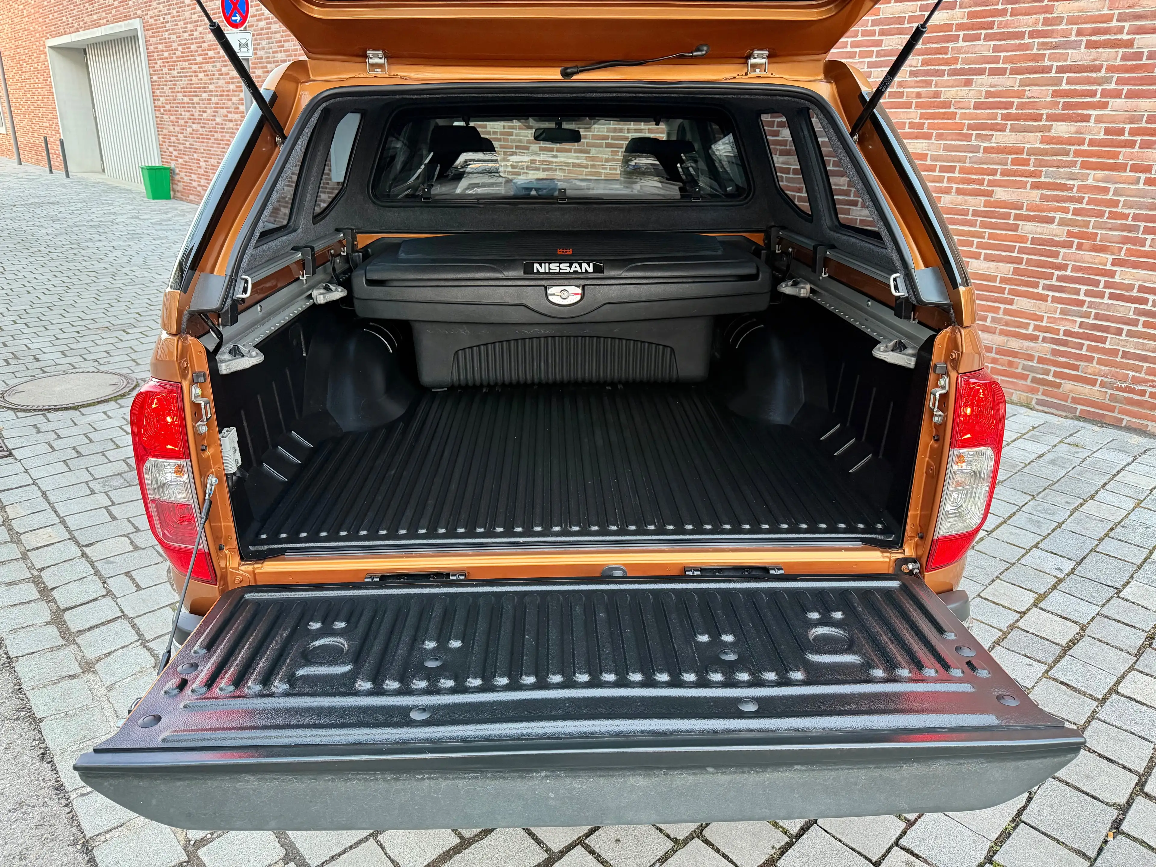 Nissan Navara Tekna - HARDTOP + VOLLAUSSTATTUNG ! — photo 6