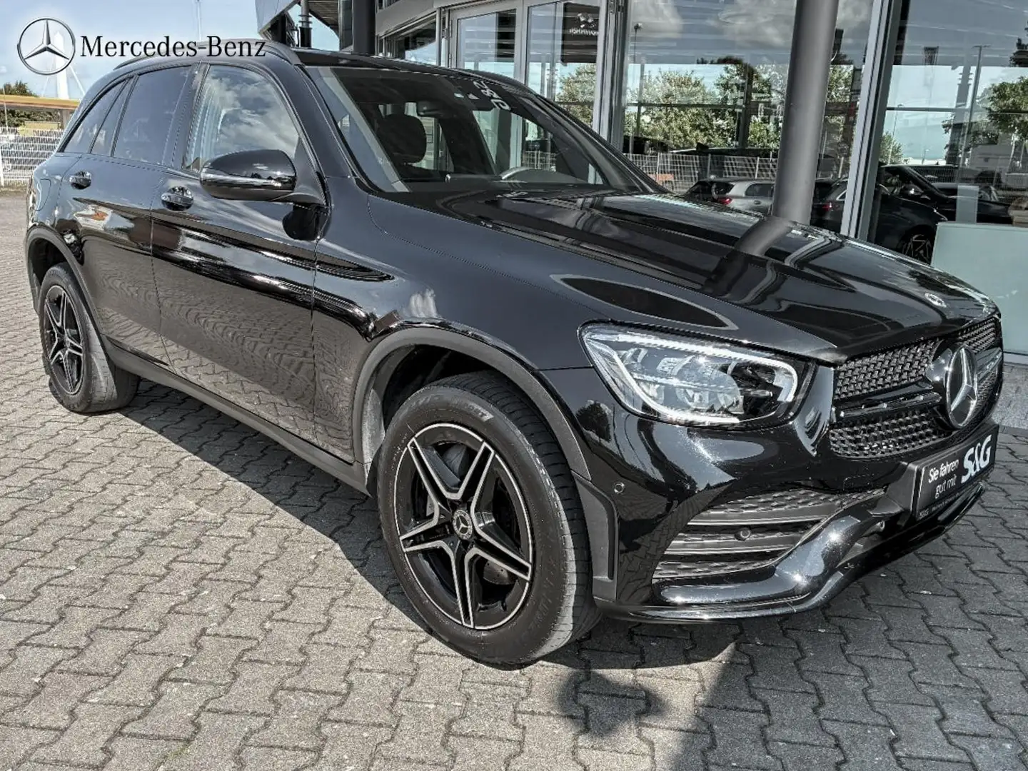Mercedes-Benz GLC 300 e 4M AMG Night+RüKam+AHK+19+Tempomat Schwarz - 2