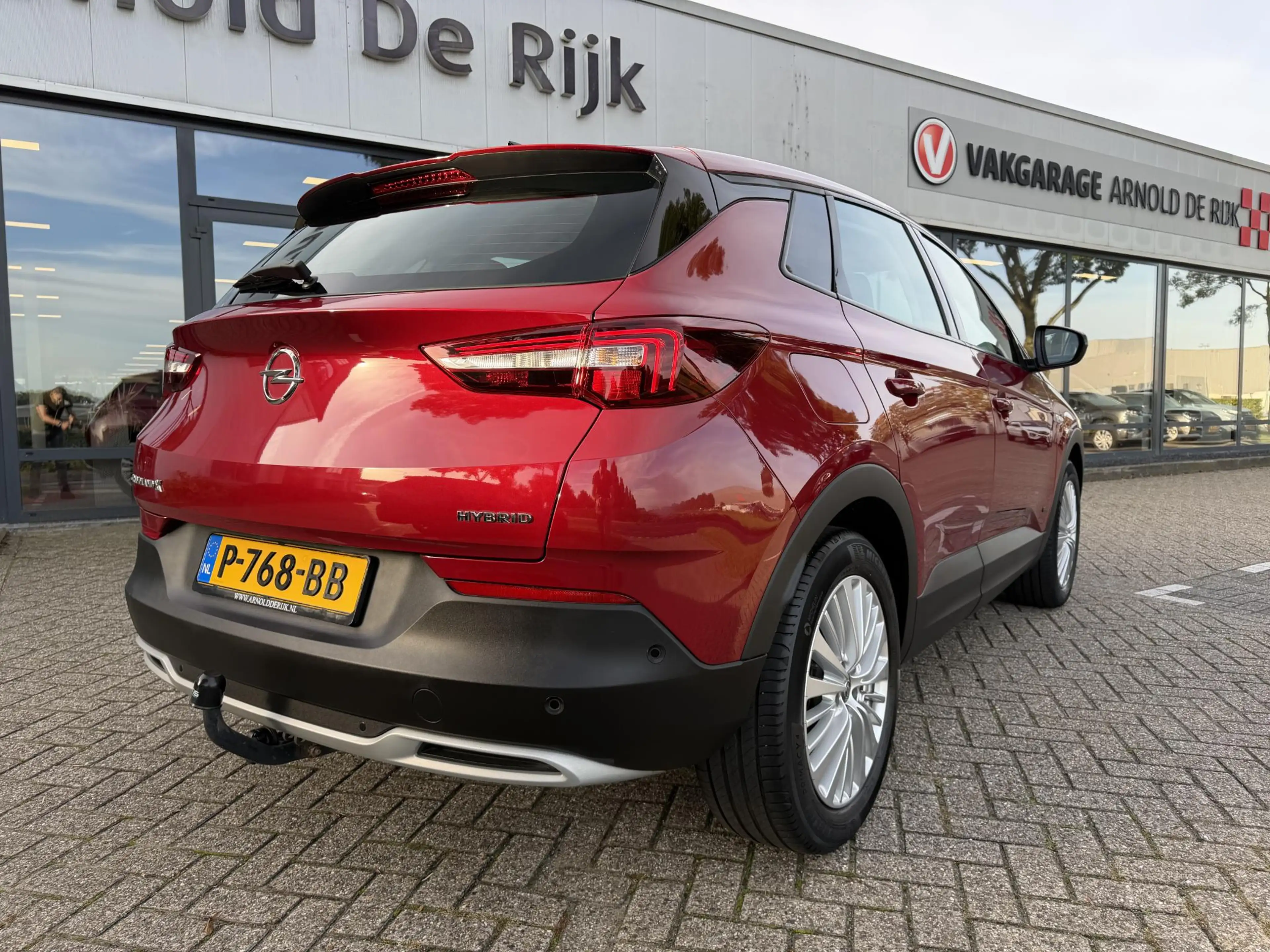 Opel Grandland X 1.6 Turbo Hybrid Business Executive — photo 4