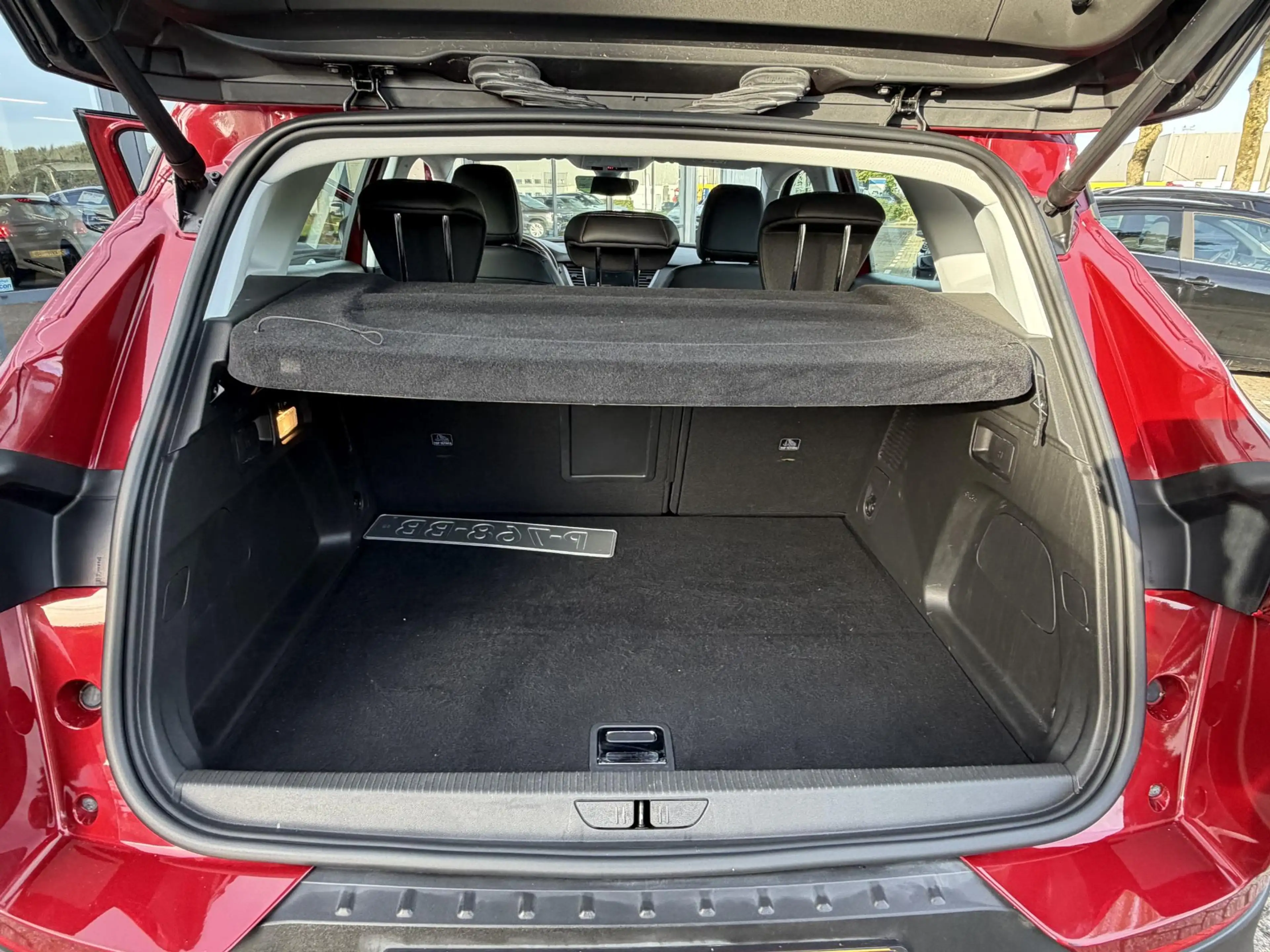 Opel Grandland X 1.6 Turbo Hybrid Business Executive — photo 11