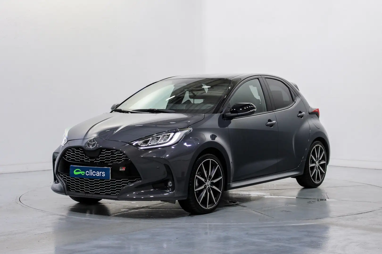 Toyota Yaris 130H 1.5 GR Sport Plus Gris - 1