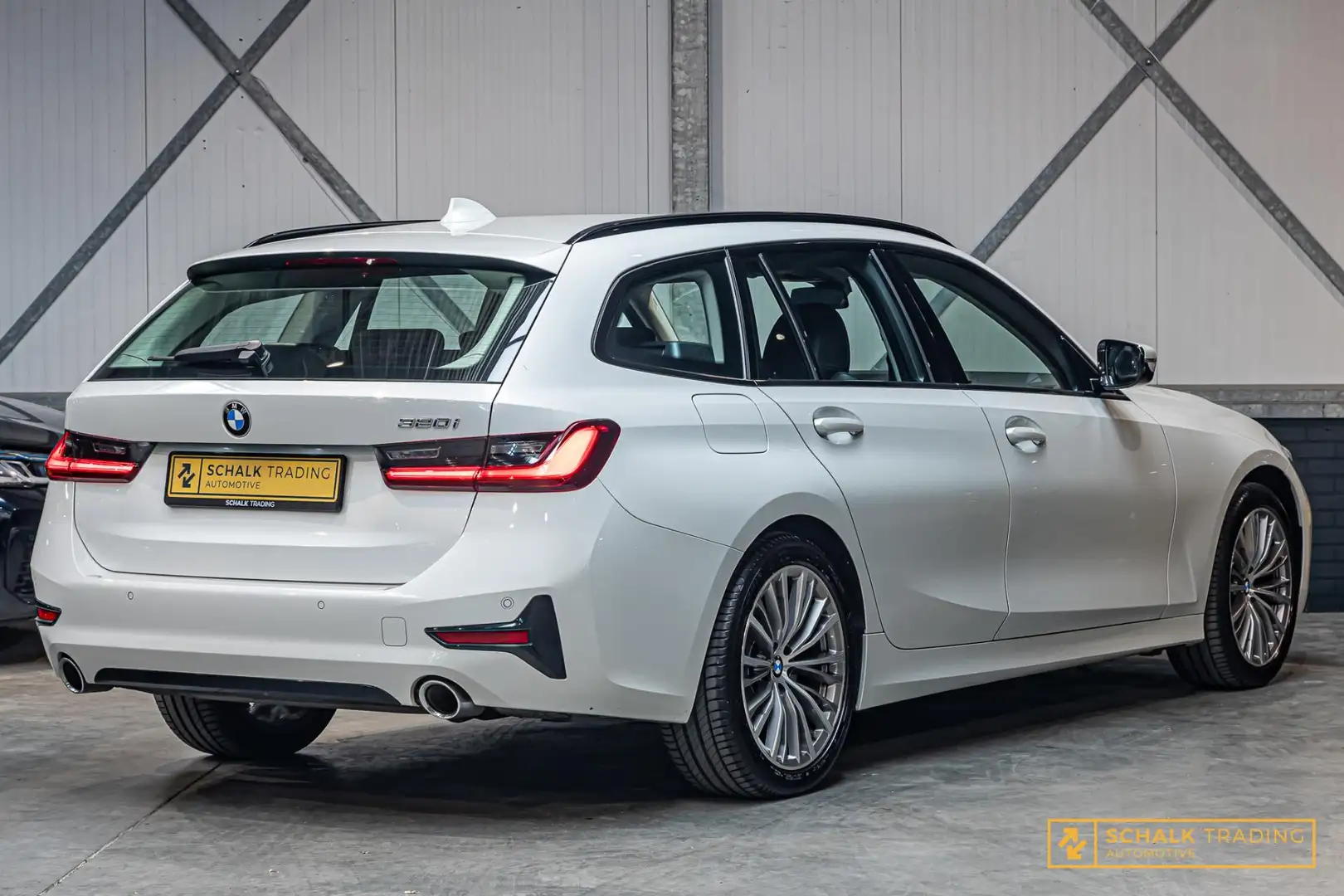 BMW 320 3-serie Touring 320i High Executive|Leder|Sportsto Bílá - 2