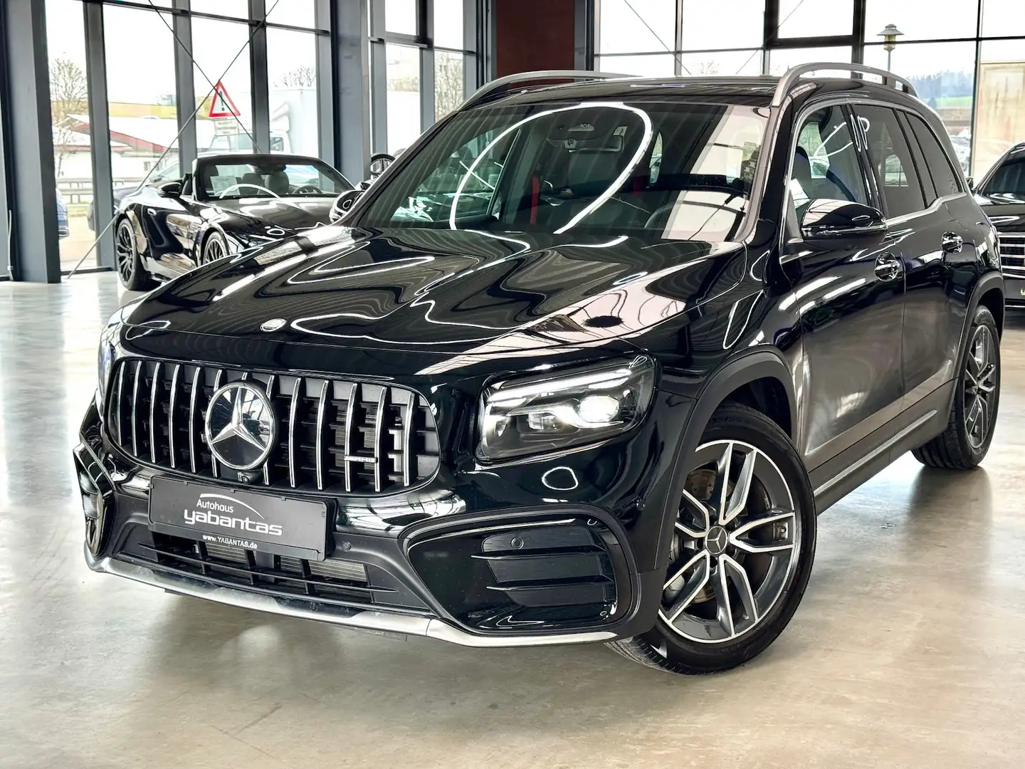 Mercedes-Benz GLB 35 AMG 4M Pano 360°-K AHK MBUX KEYLESS-GO Totwinkel IHC+ Negru - 1