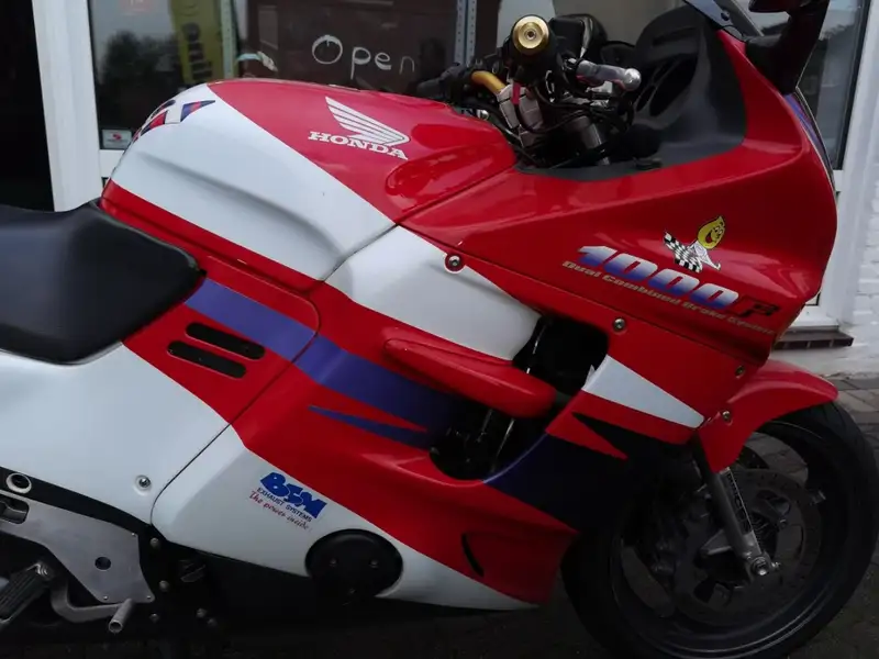 Honda CBR 1000 - foto 8