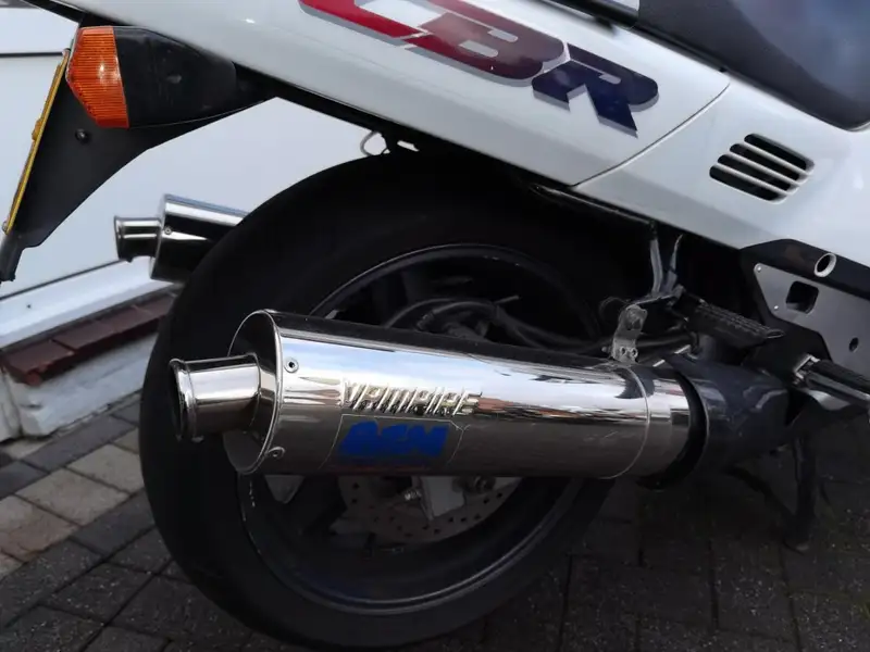 Honda CBR 1000 - foto 6