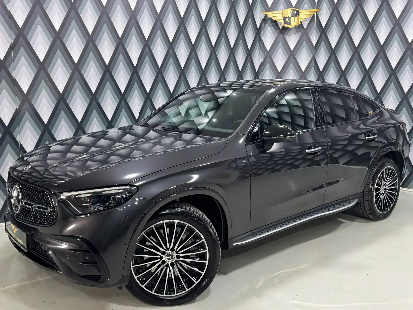 Mercedes-Benz GLC 300 e Coupe 4MATIC // AMG LINE PREMIUM PLUS // PANO // Grau - 2