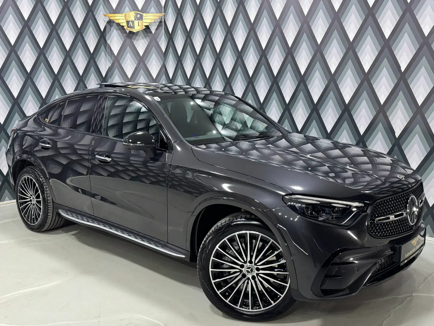 Mercedes-Benz GLC 300 e Coupe 4MATIC // AMG LINE PREMIUM PLUS // PANO // Grau - 1