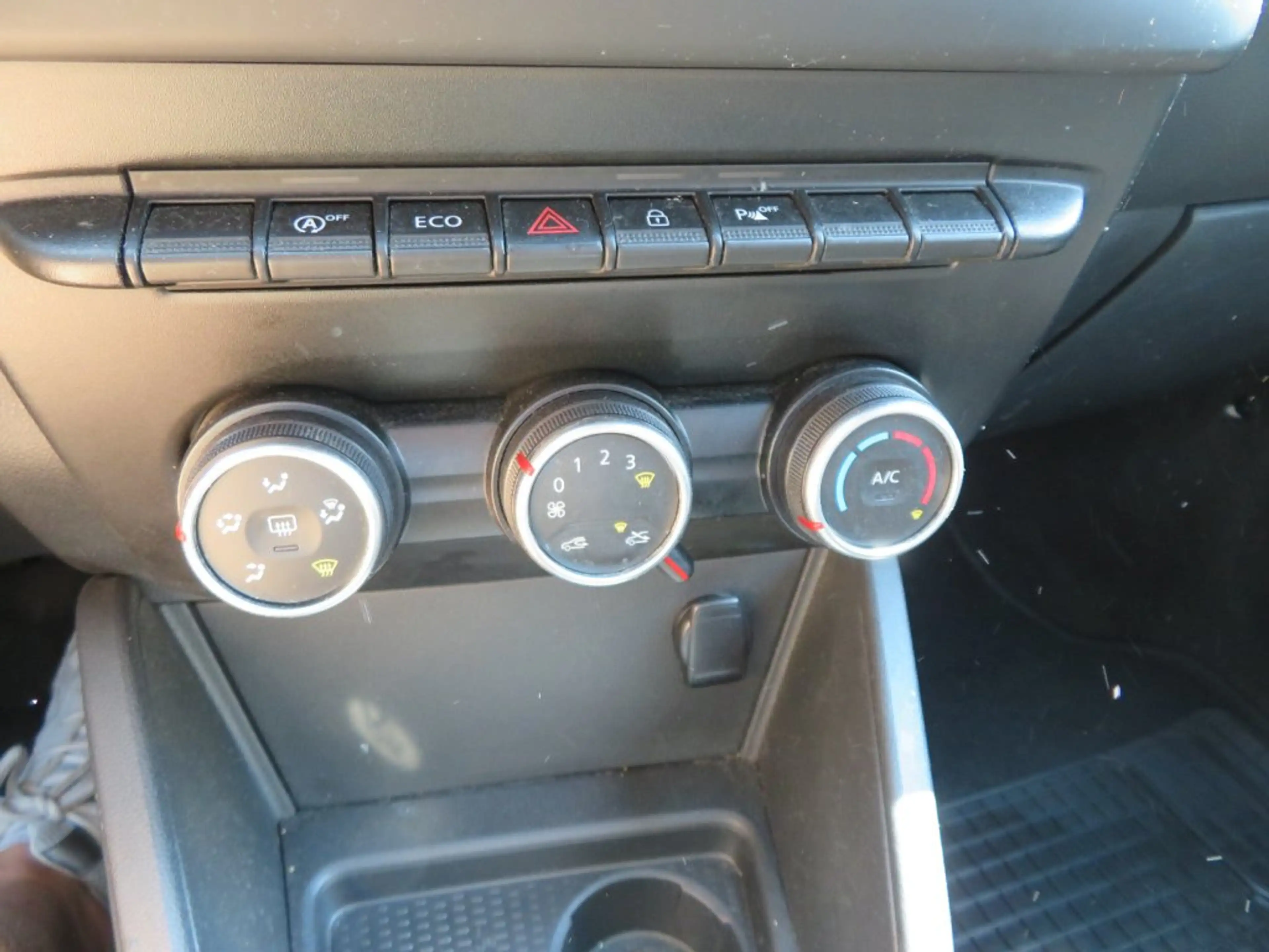 Dacia Duster 115 S&S Comfort — photo 9